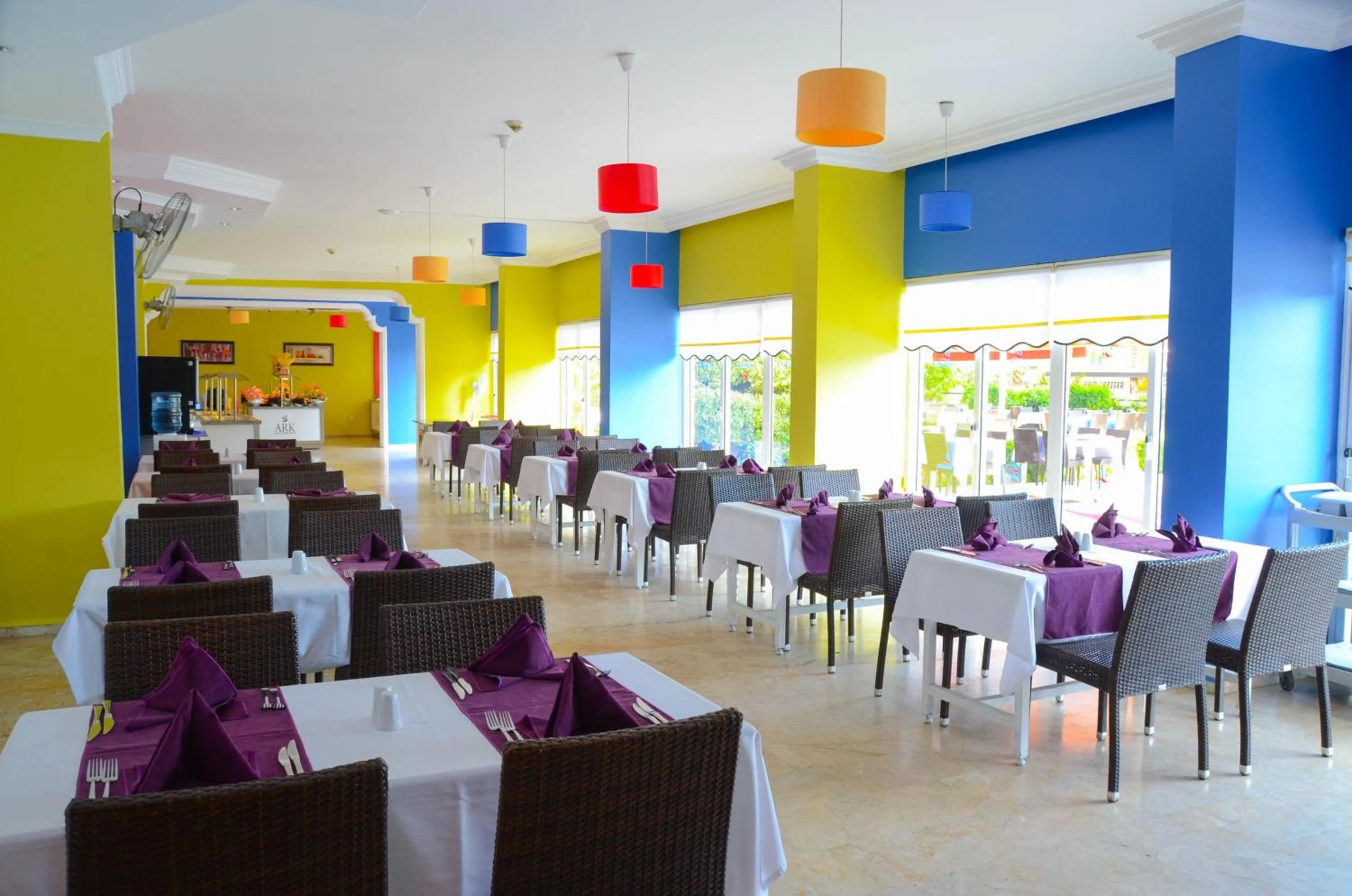 Restaurant/places to eat in Ark Apart and Suite Hotel