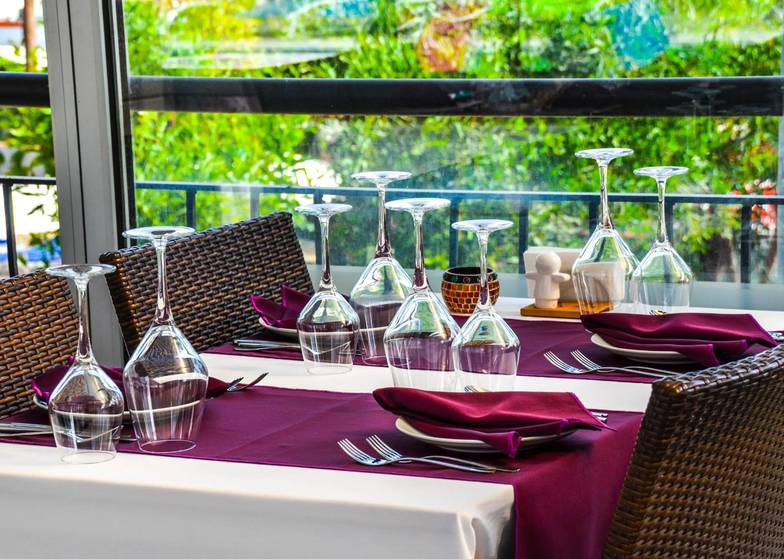 Restaurant/places to eat in Ark Apart and Suite Hotel