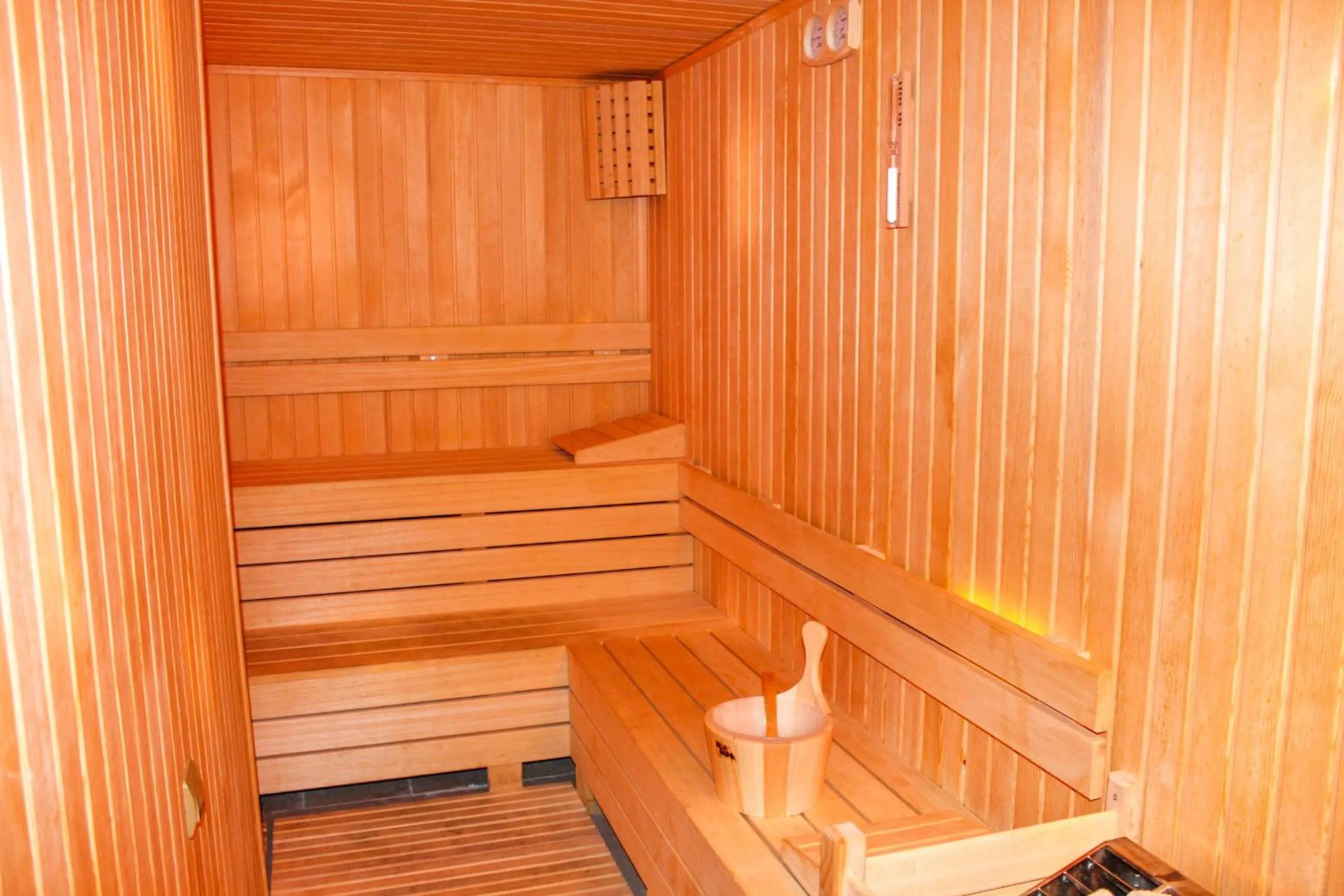 Ark Apart and Suite Hotel