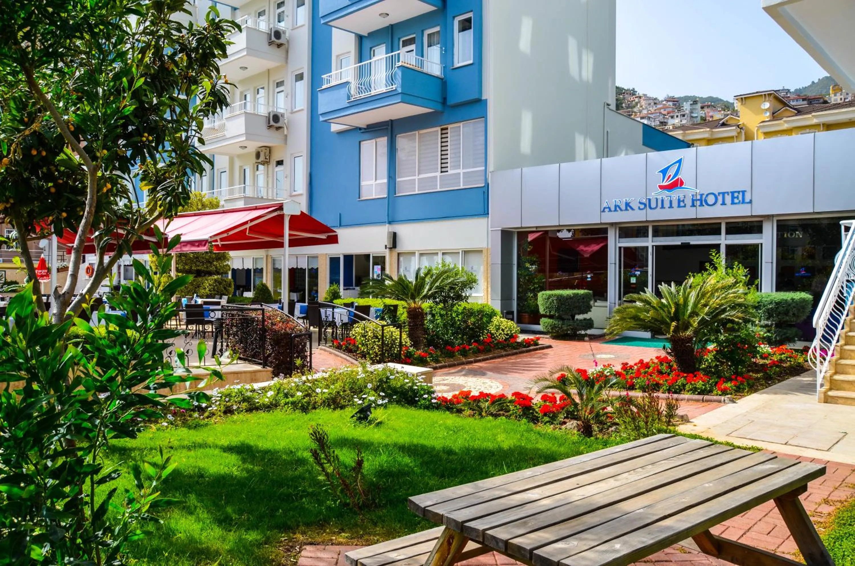 Facade/entrance in Ark Apart and Suite Hotel