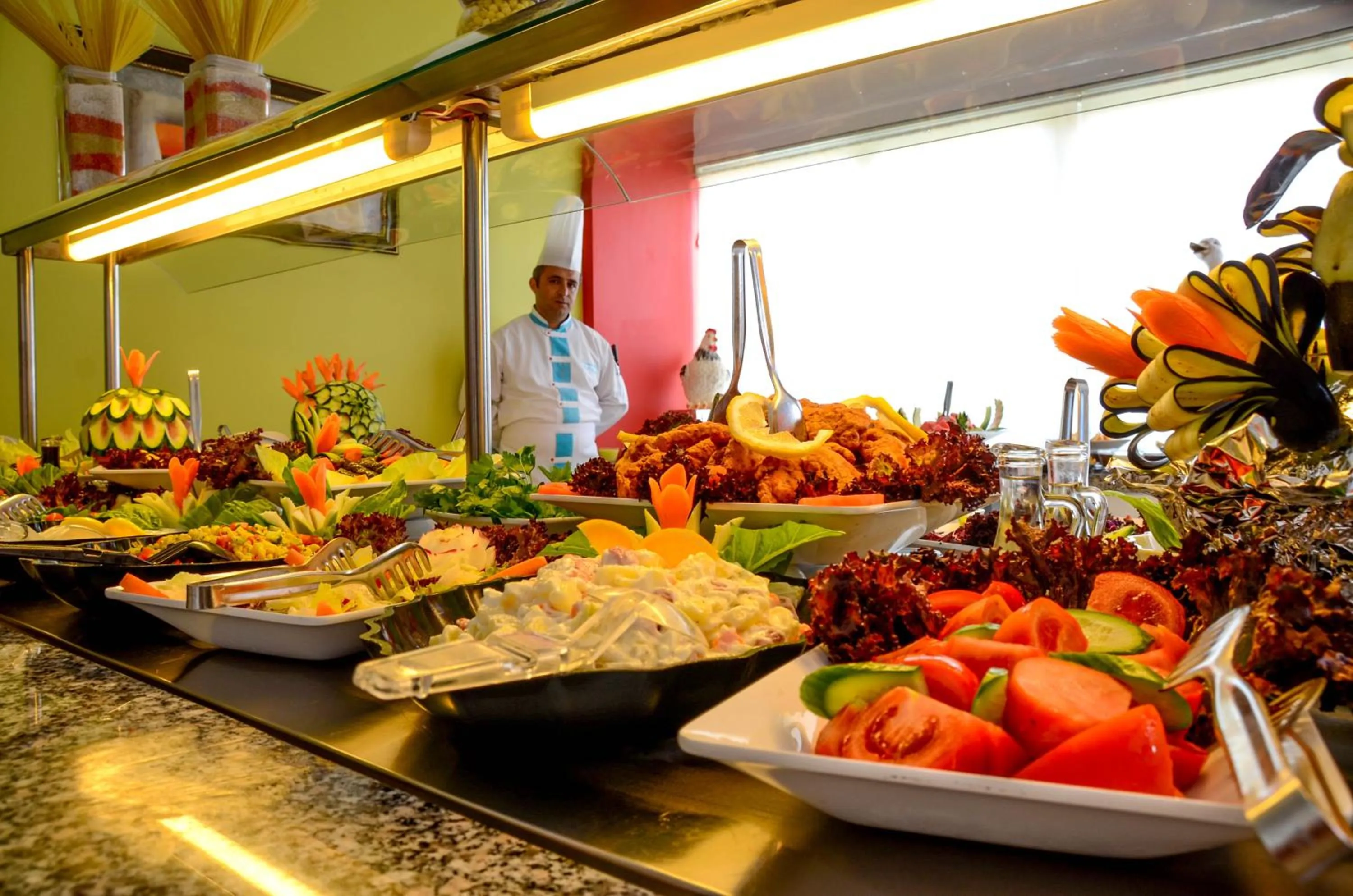 Restaurant/places to eat in Ark Apart and Suite Hotel