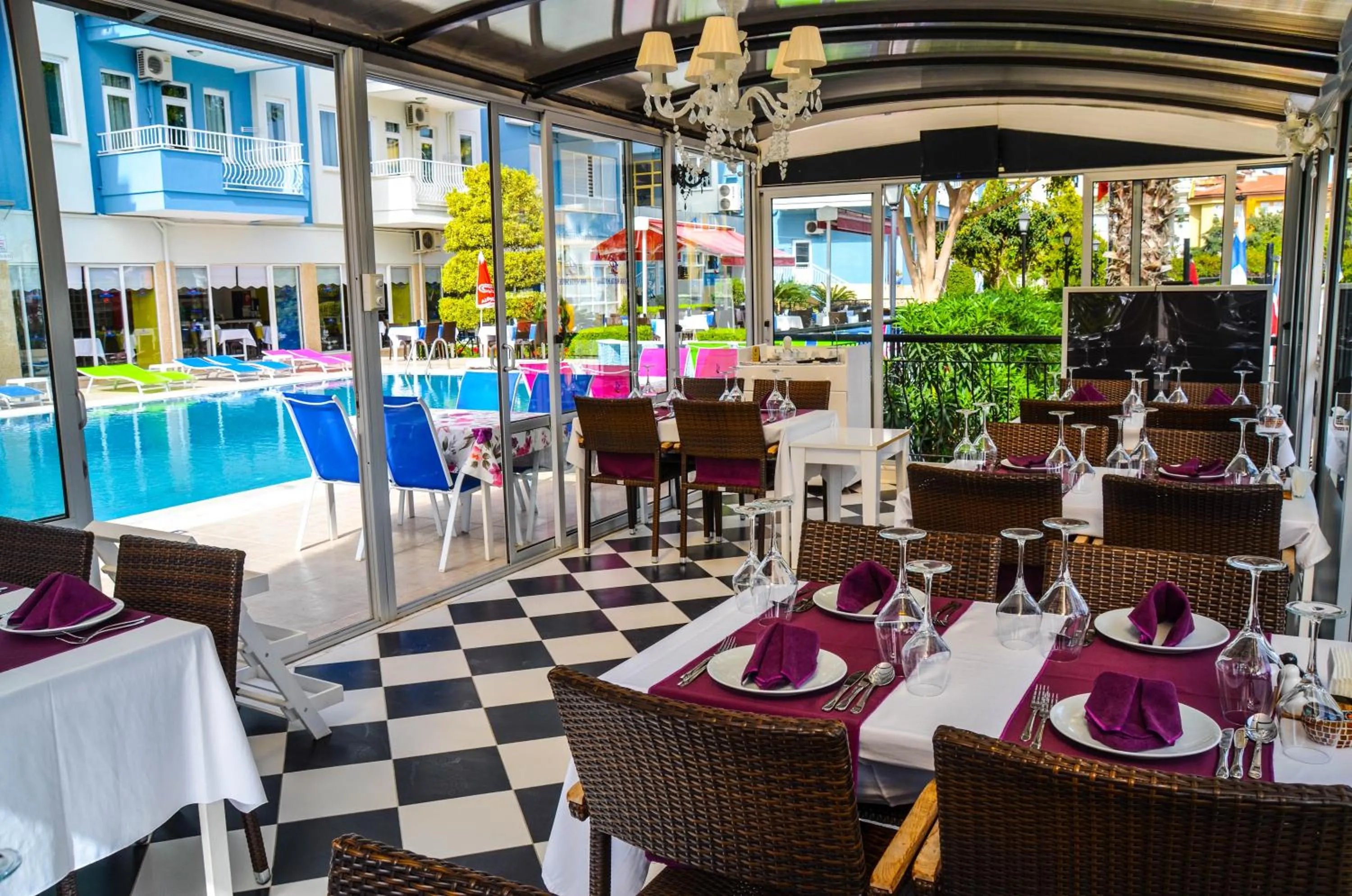 Restaurant/places to eat in Ark Apart and Suite Hotel