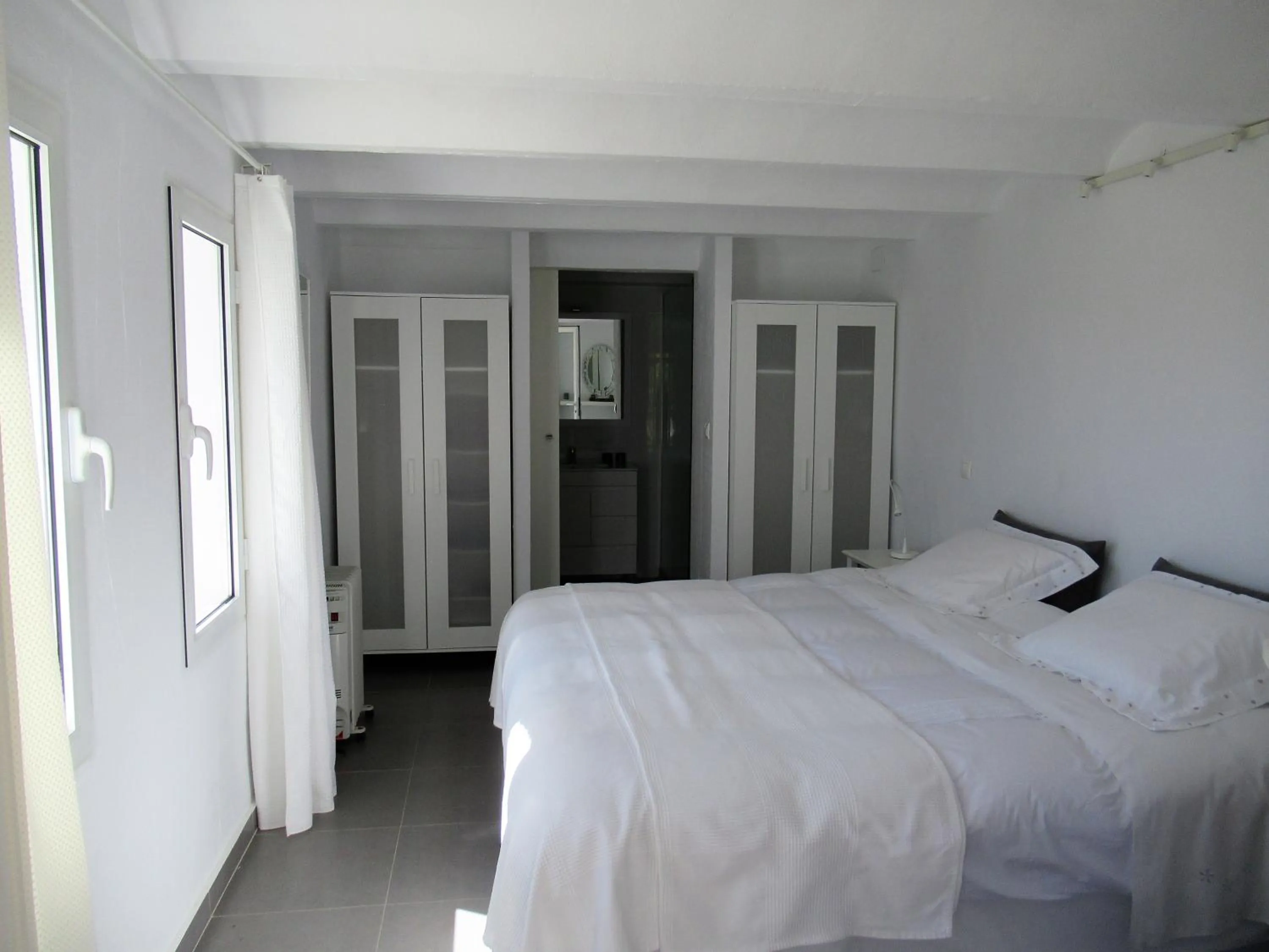 Photo of the whole room, Bed in Casa Blanca