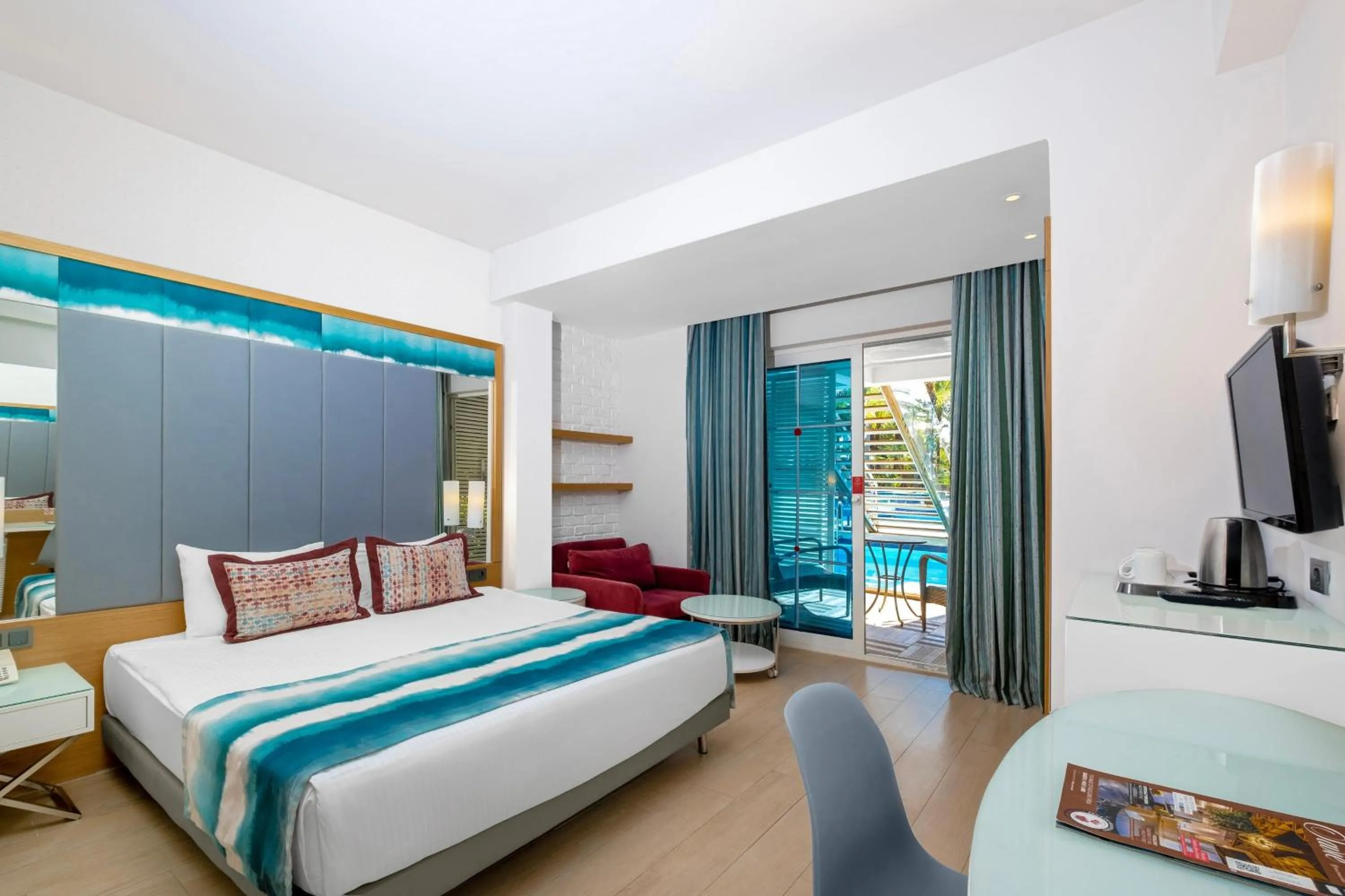 Photo of the whole room, Bed in Long Beach Alanya - Ultra All Inclusive