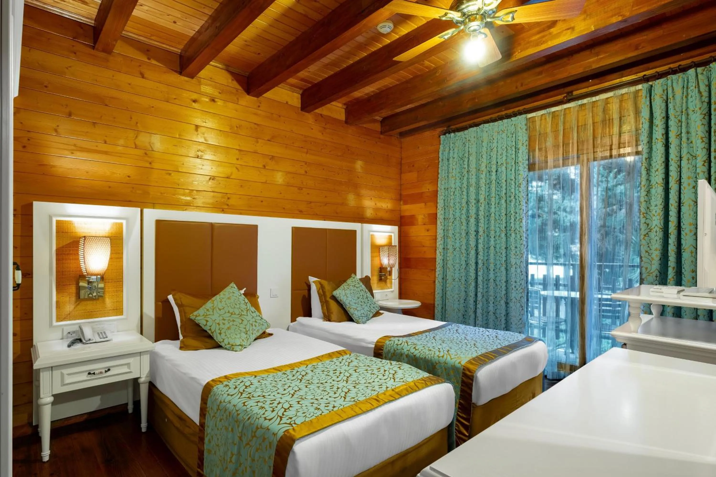 Photo of the whole room, Bed in Long Beach Alanya - Ultra All Inclusive