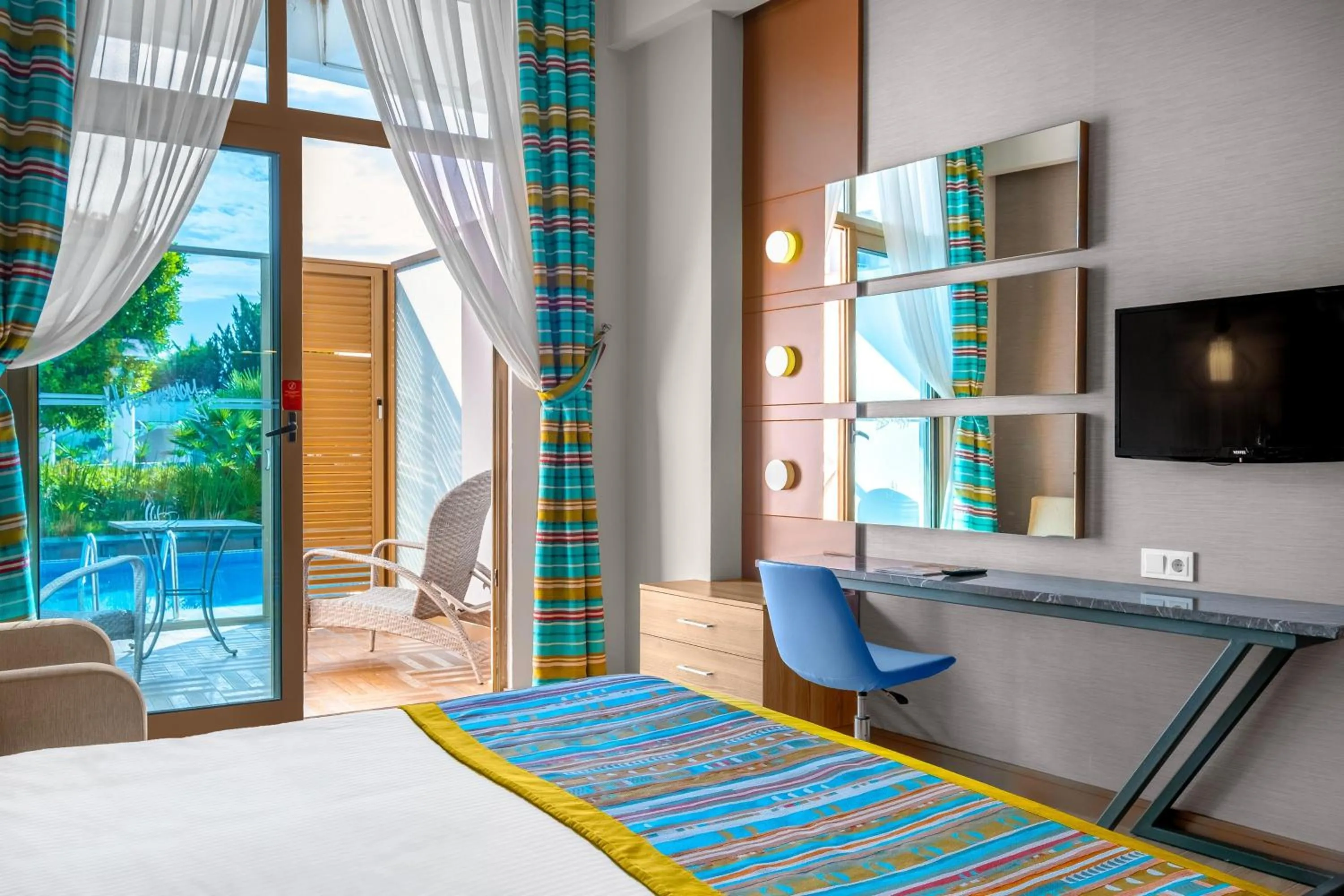 Photo of the whole room in Long Beach Alanya - Ultra All Inclusive