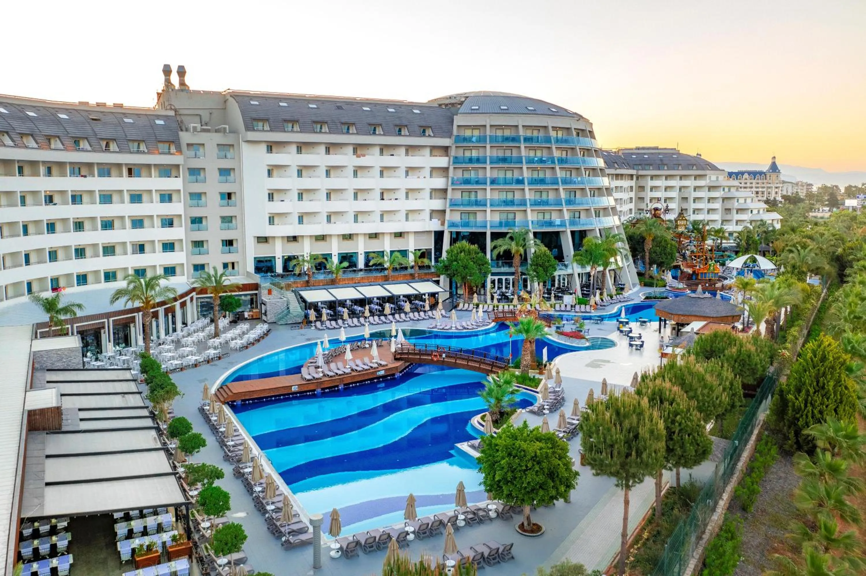 Swimming pool in Long Beach Alanya - Ultra All Inclusive