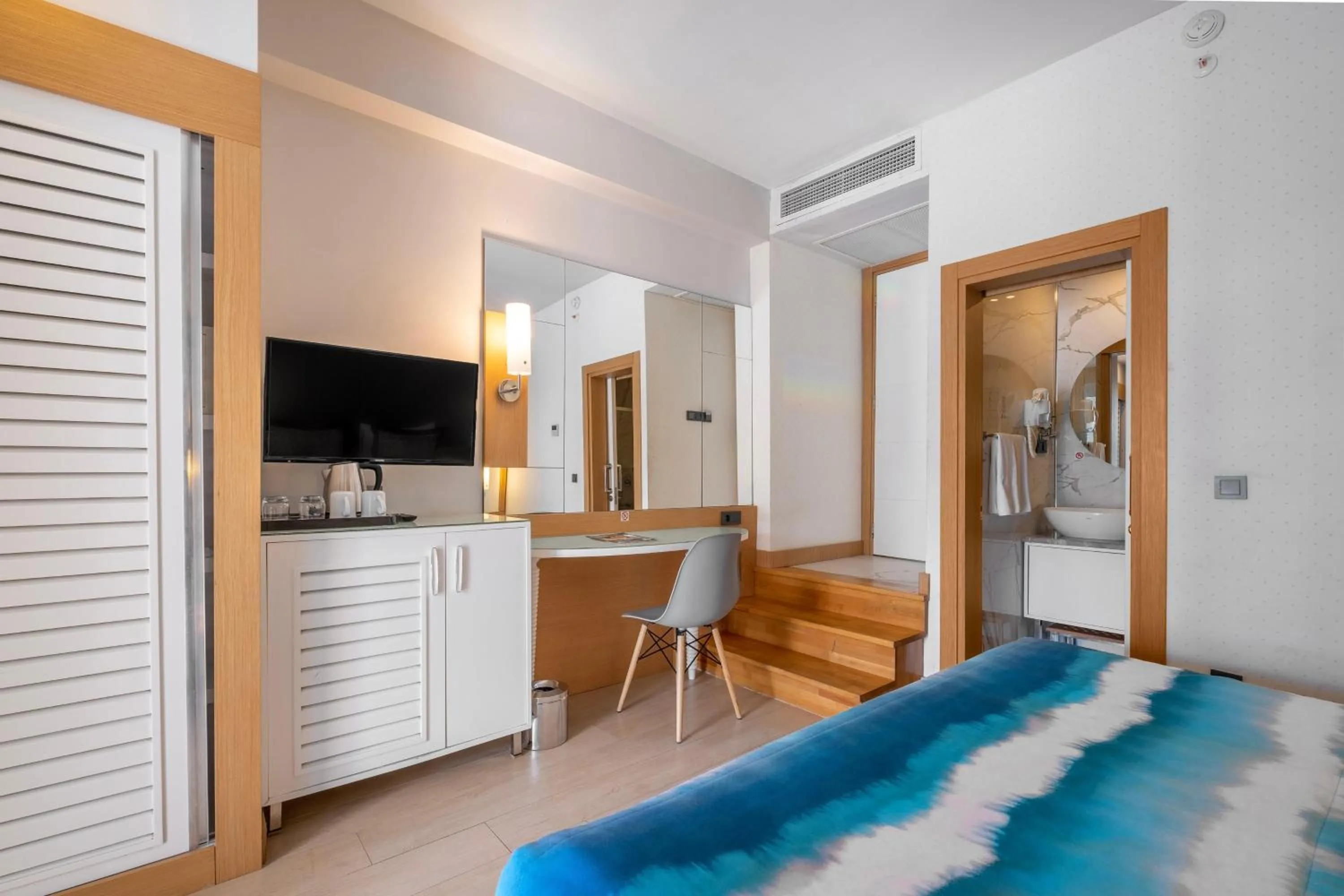 Photo of the whole room in Long Beach Alanya - Ultra All Inclusive