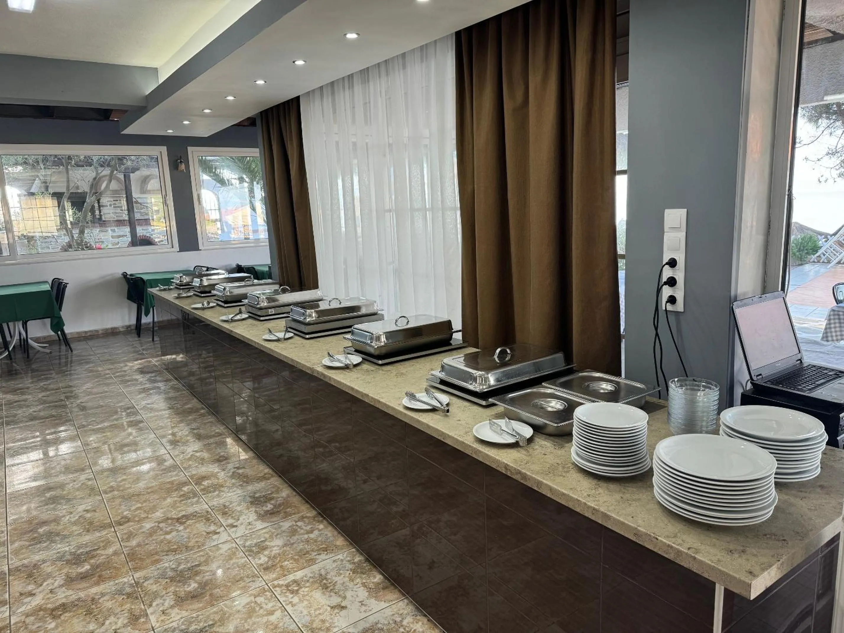 Restaurant/places to eat in Porto Matina