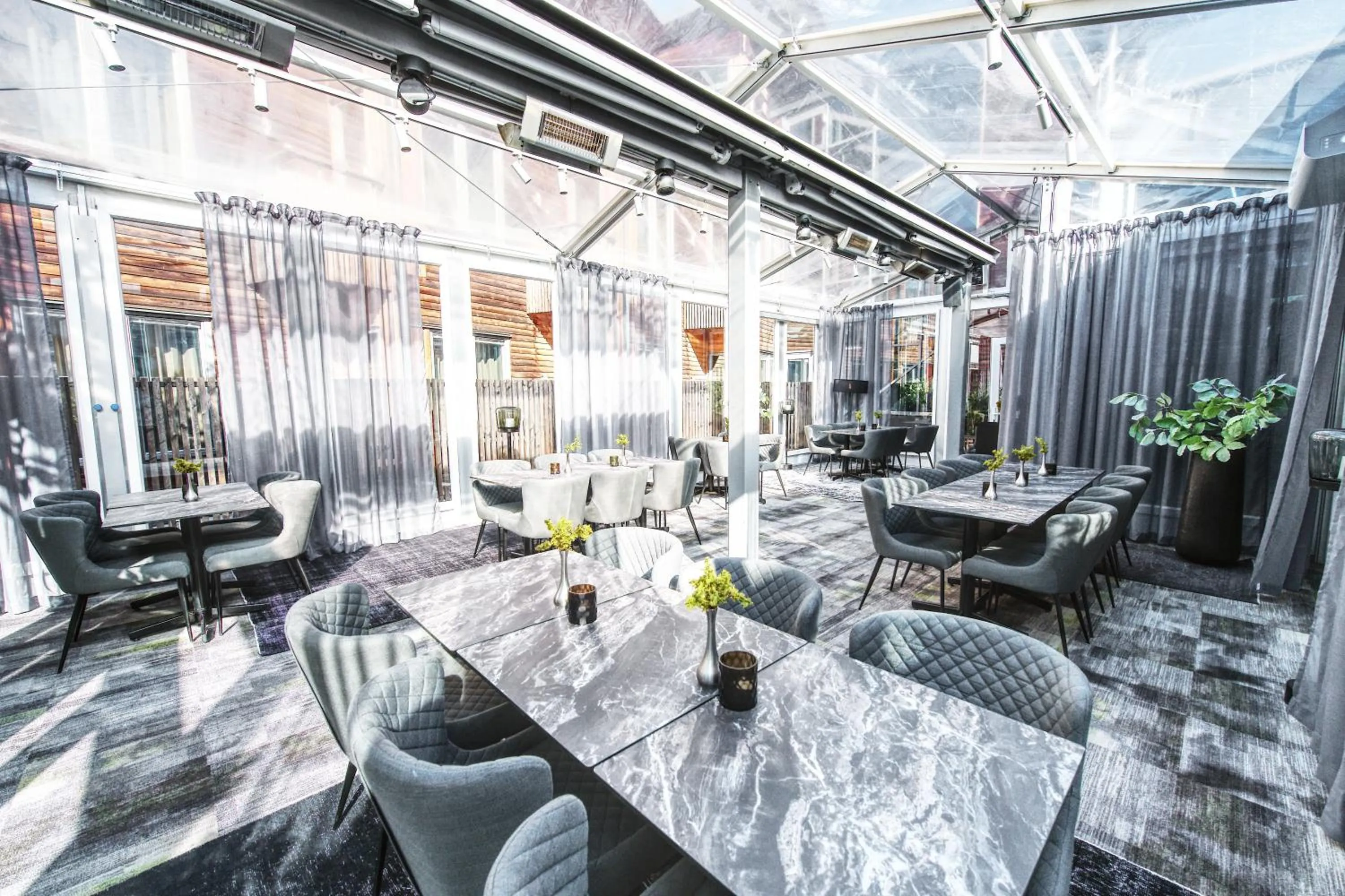 Restaurant/places to eat in The Lamp Hotel & Spa