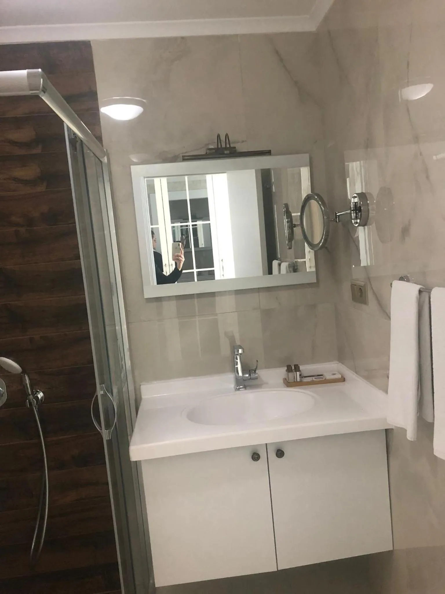 Shower in Wien Star Hotel, Adults Only