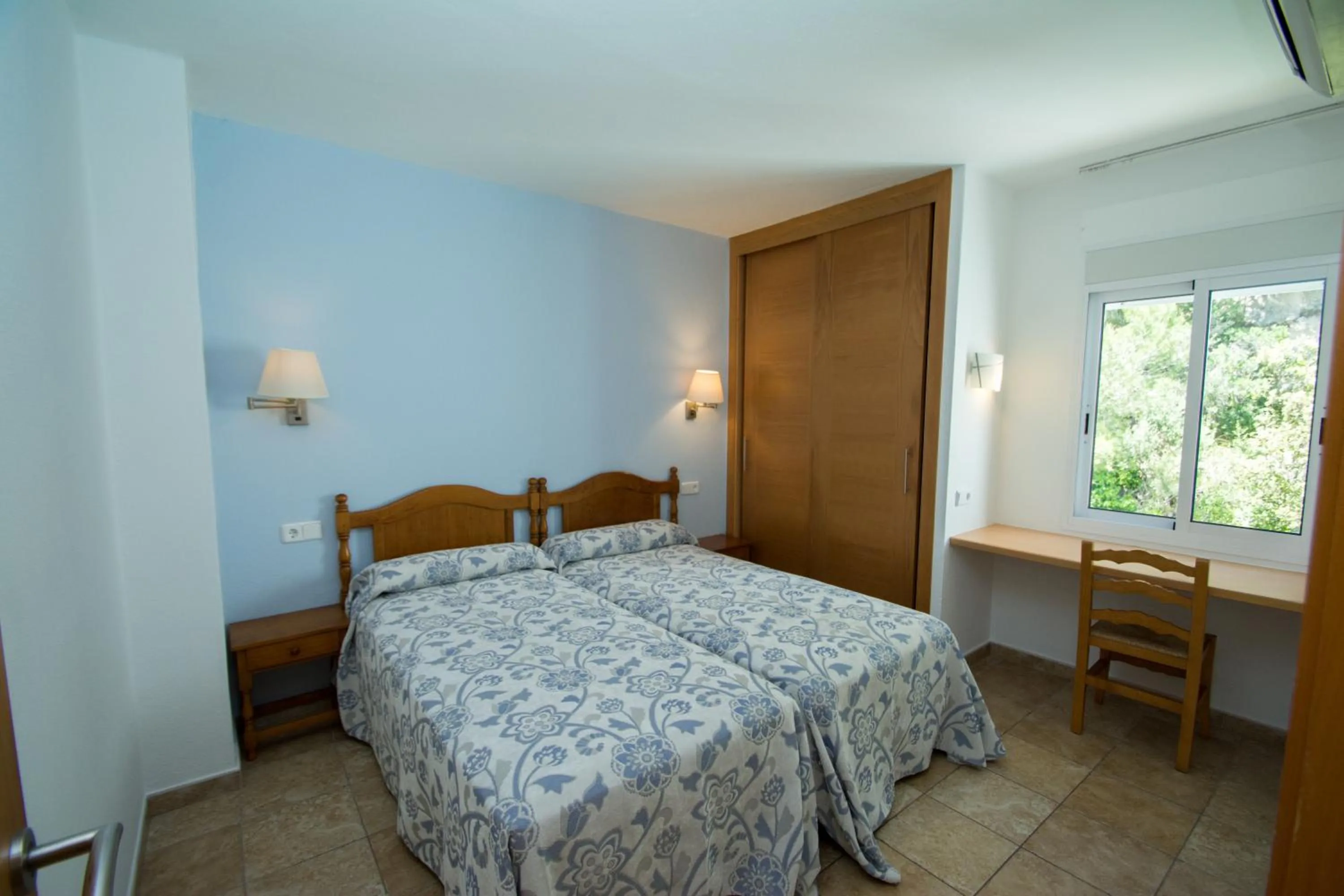 Bedroom, Bed in Galdana Gardens