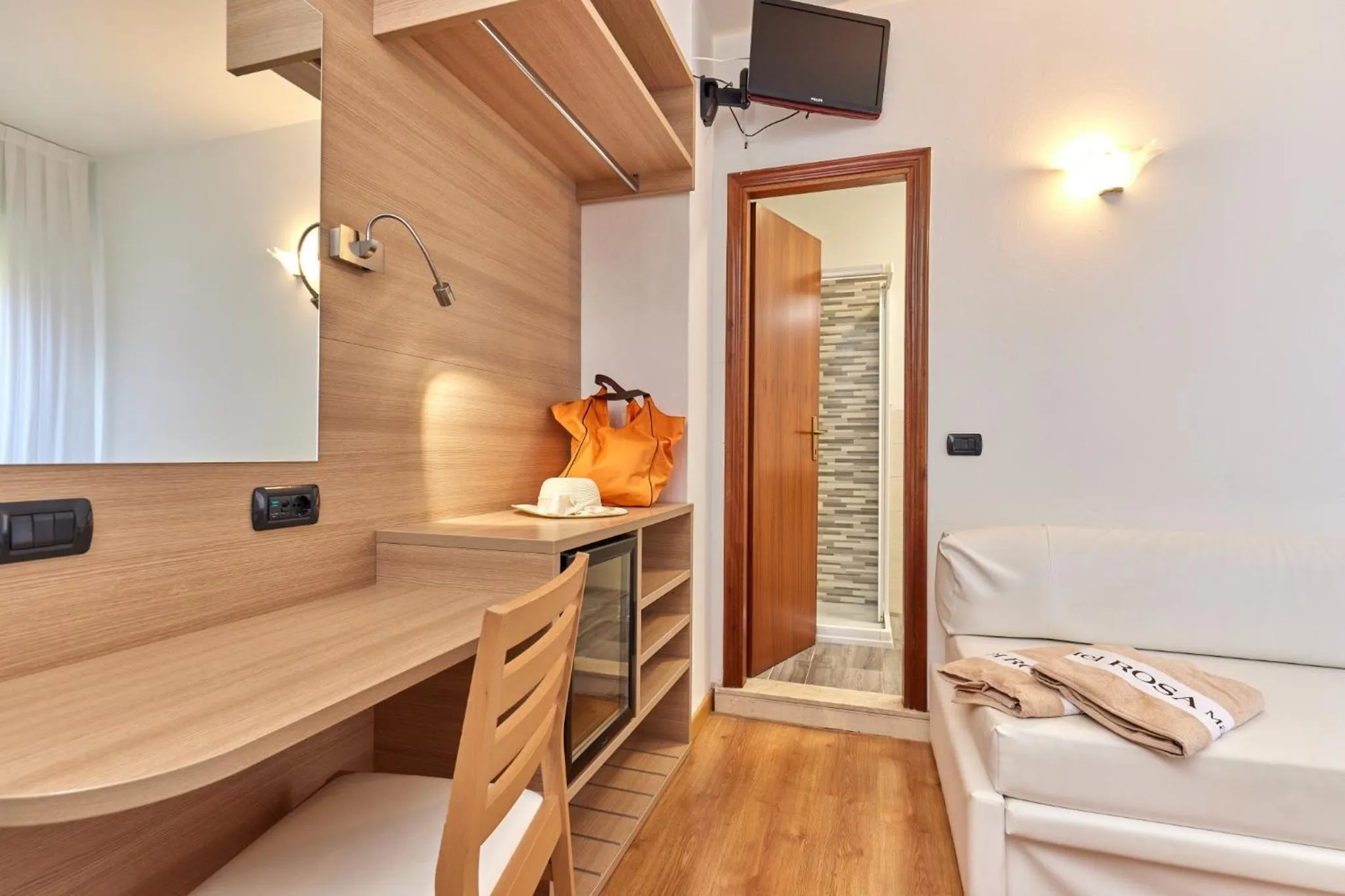 TV and multimedia in Beach Hotel Rosa