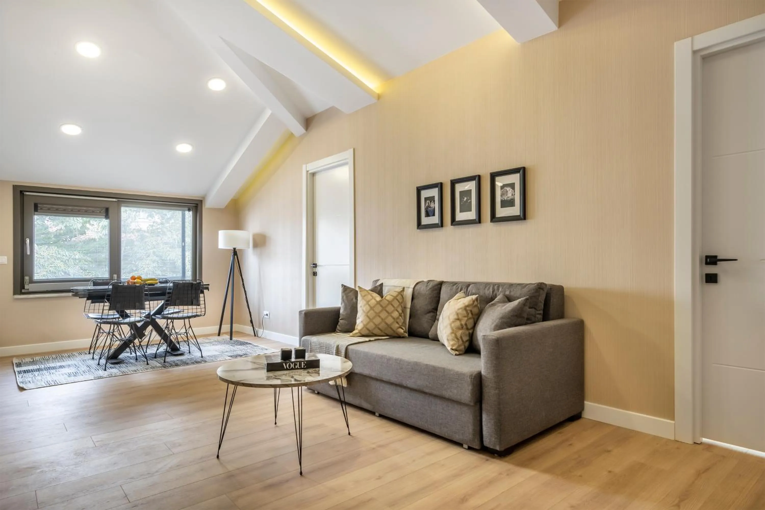 Seating area in Çırağan Apart Bosphorus