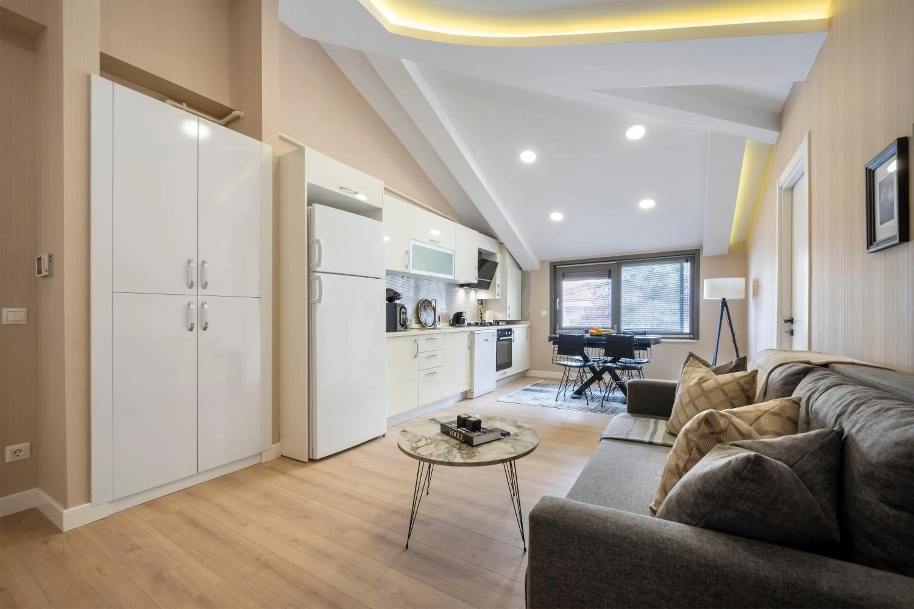 Seating area in Çırağan Apart Bosphorus