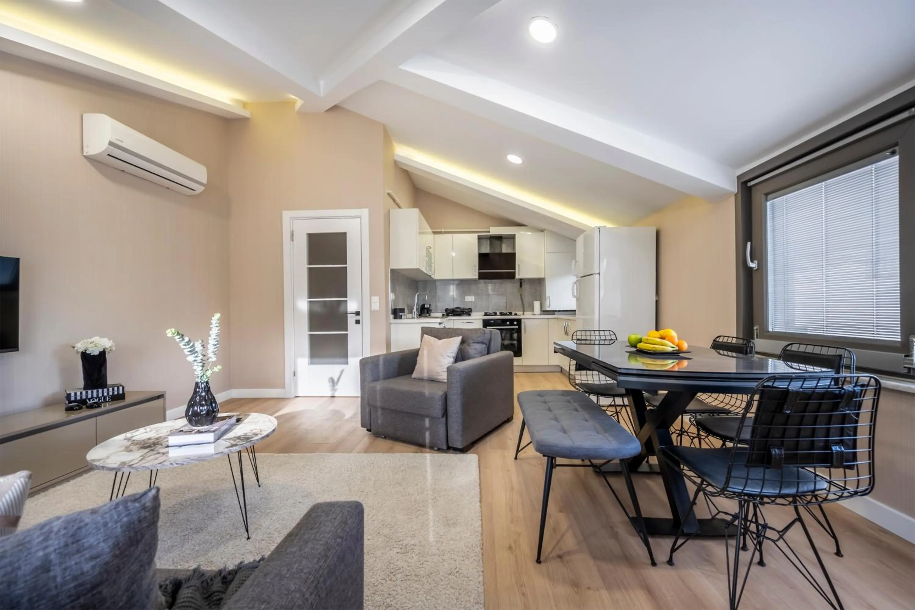 Dining area in Çırağan Apart Bosphorus