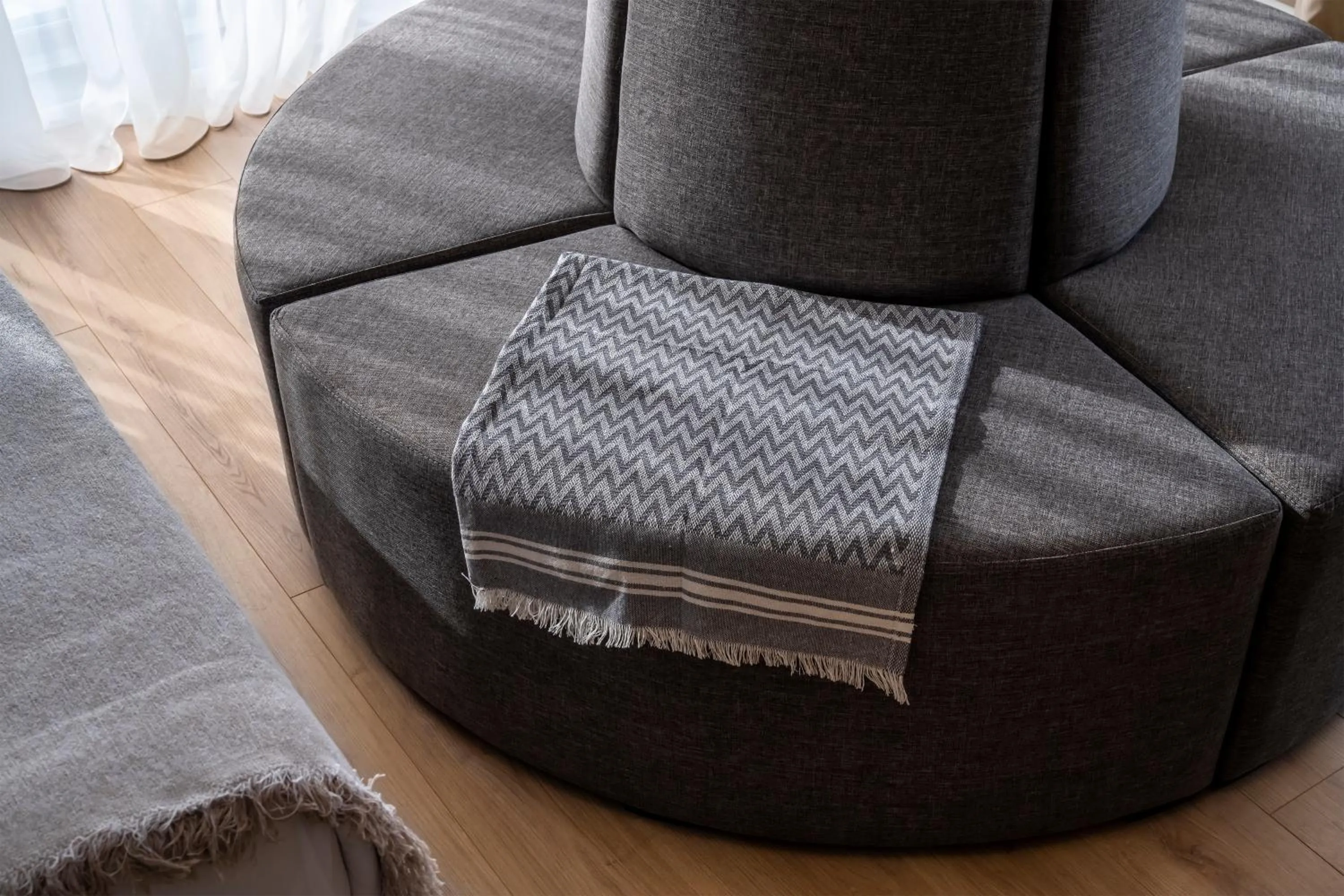 Seating area in Çırağan Apart Bosphorus