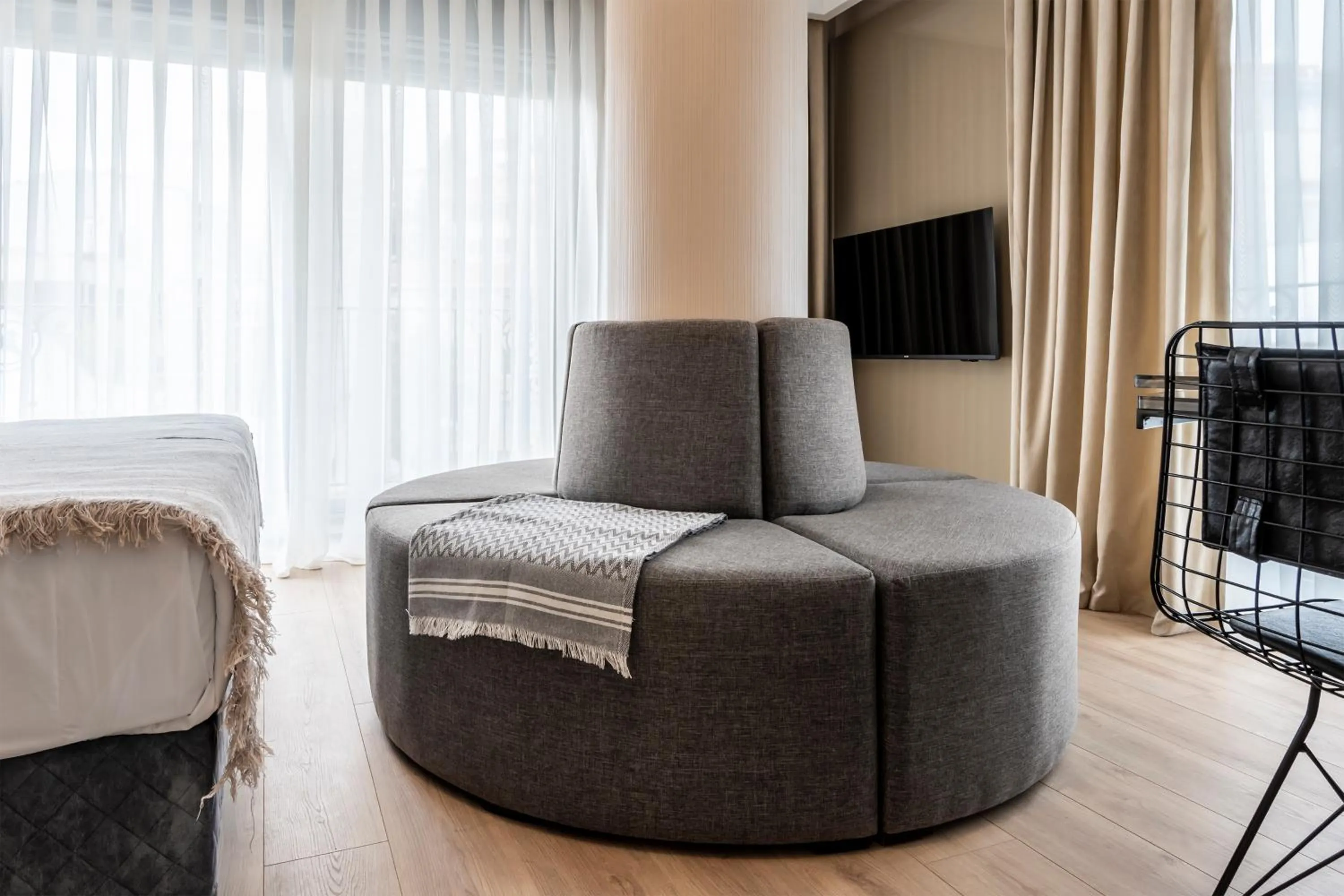 Seating area, Bed in Çırağan Apart Bosphorus