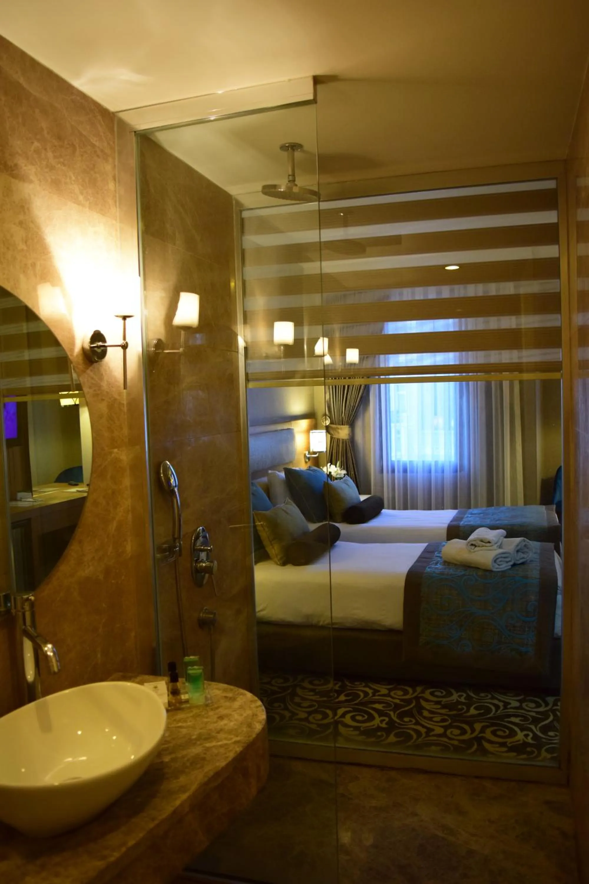 Shower, Bed in Taksim Line Hotel