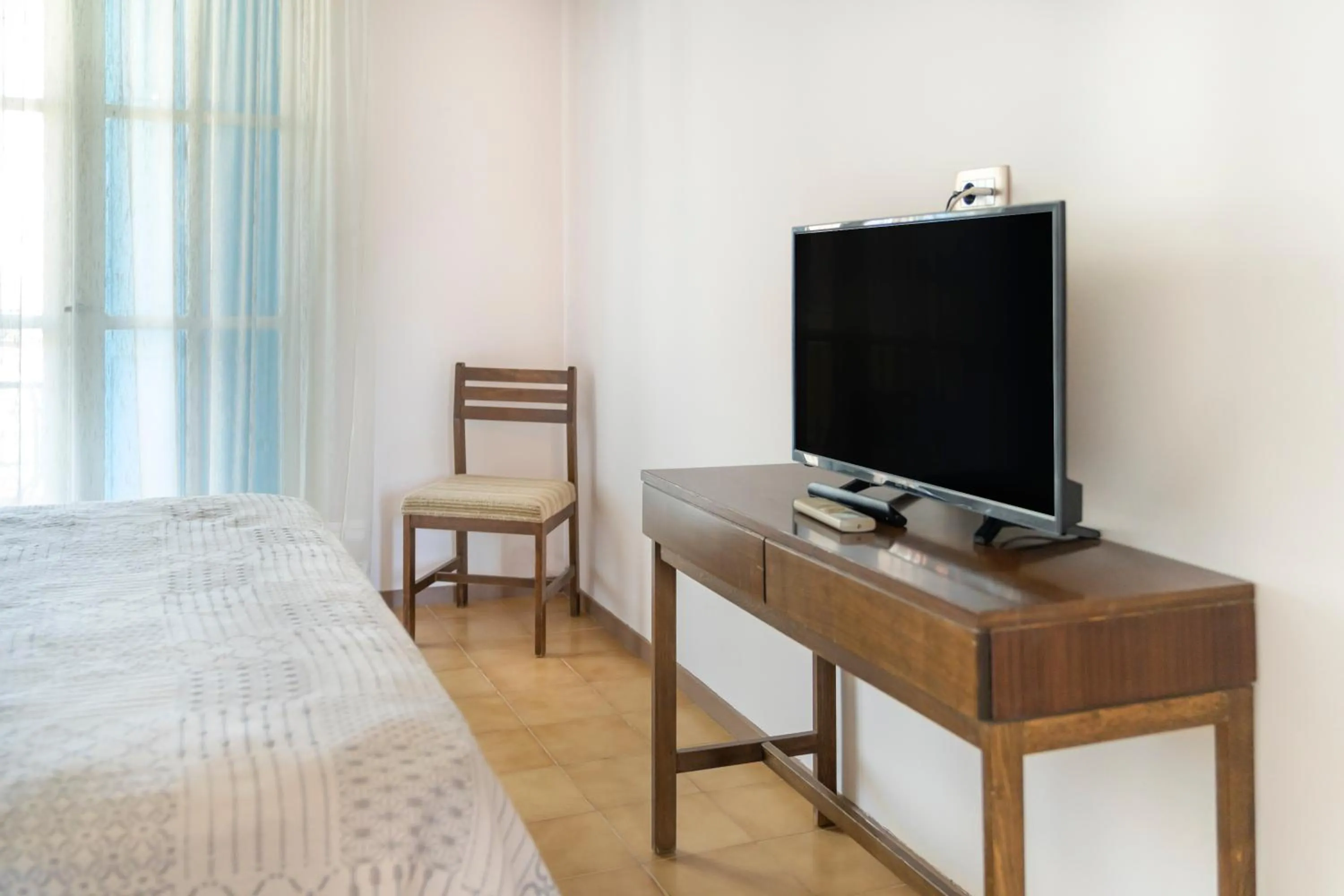 TV and multimedia, Bed in Agia Markella