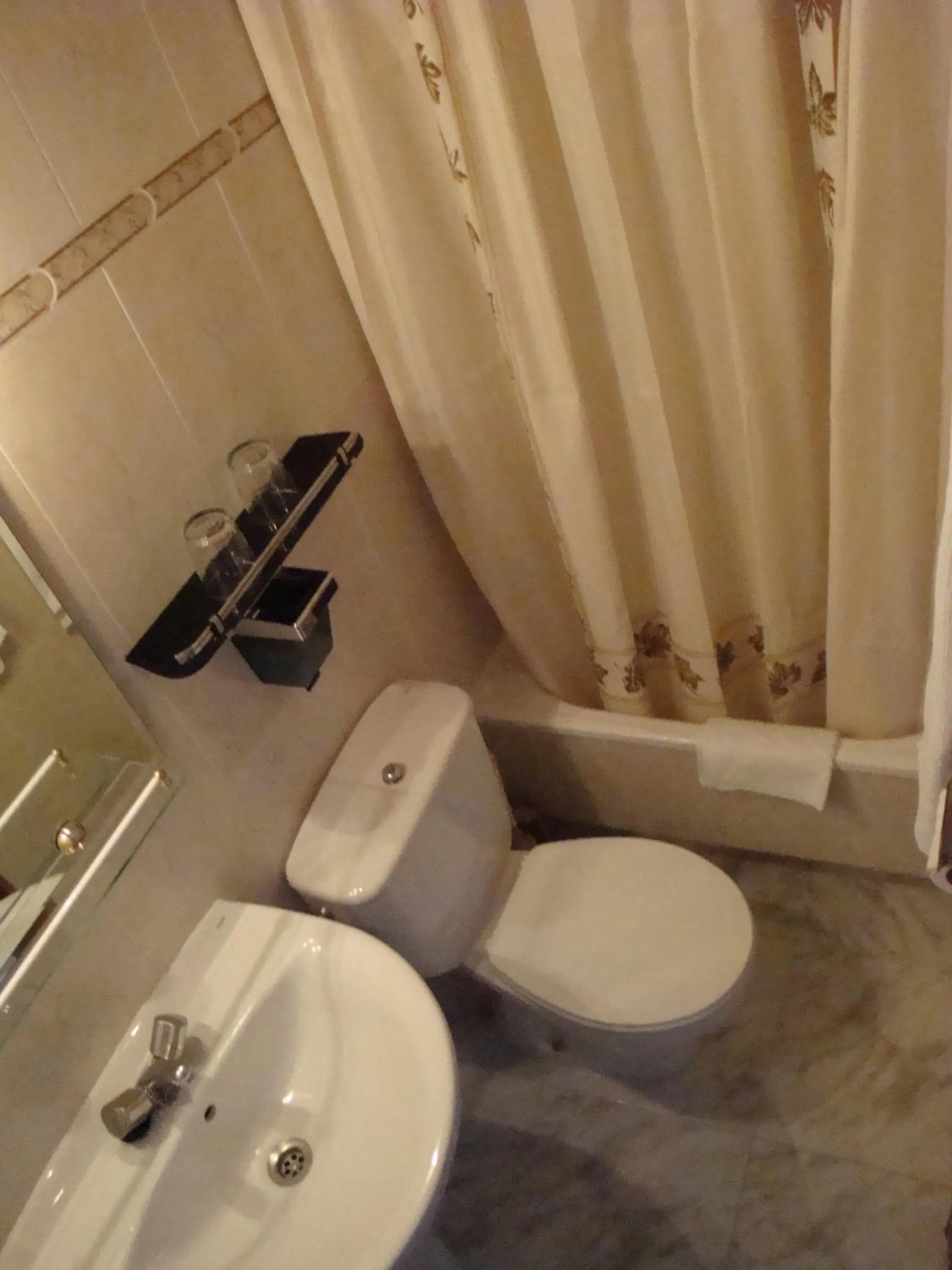 Bathroom in Hostal Zamora