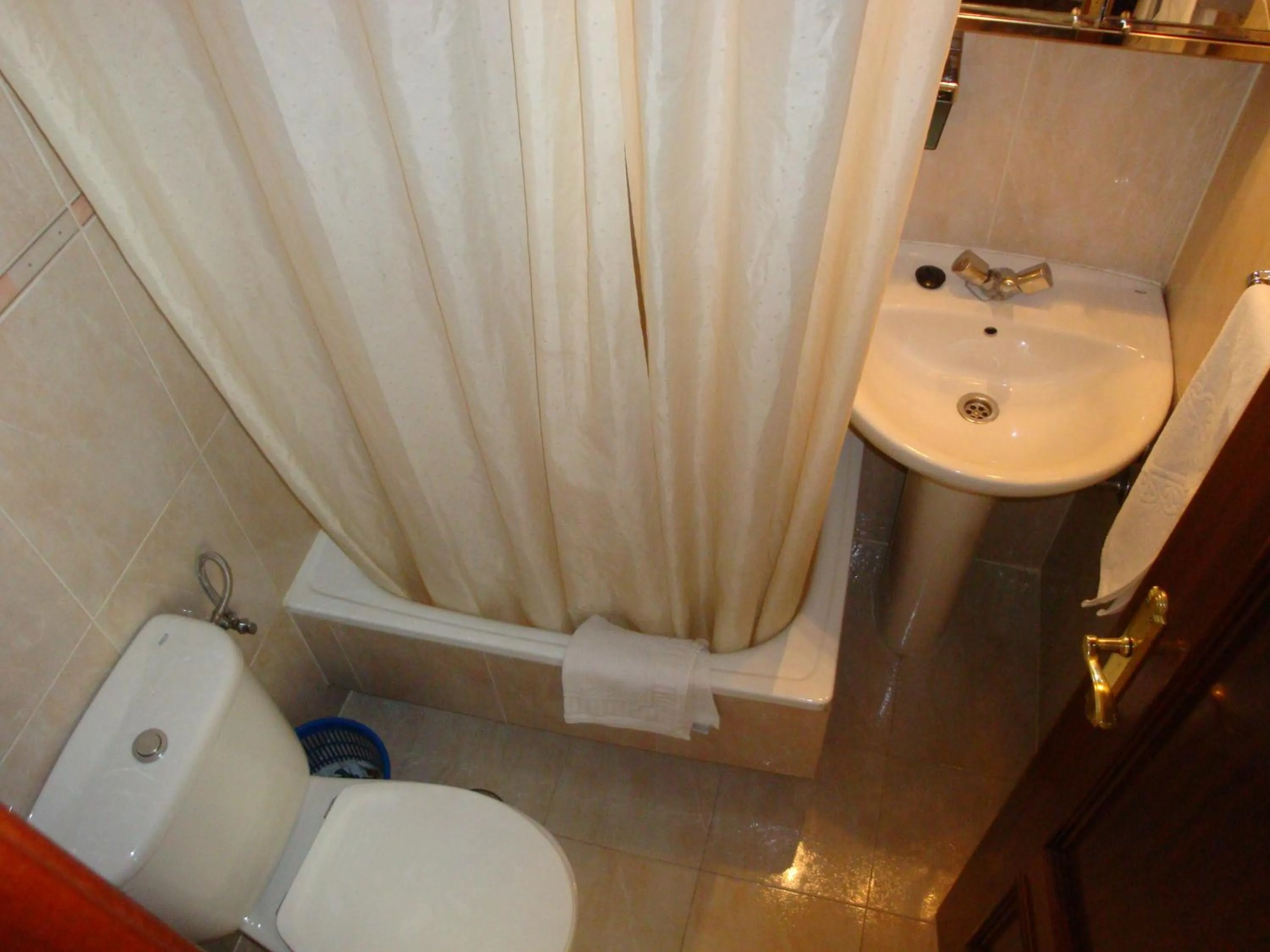 Bathroom in Hostal Zamora