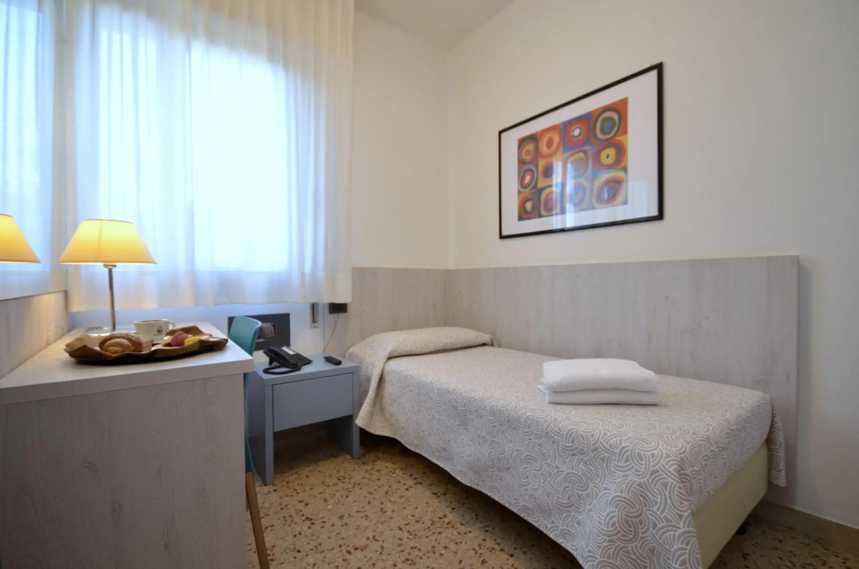 Single Room with Private Bathroom in Olimpia Hotel & Aparthotel Single Room with Private Bathroom in Olimpia Hotel & Aparthotel