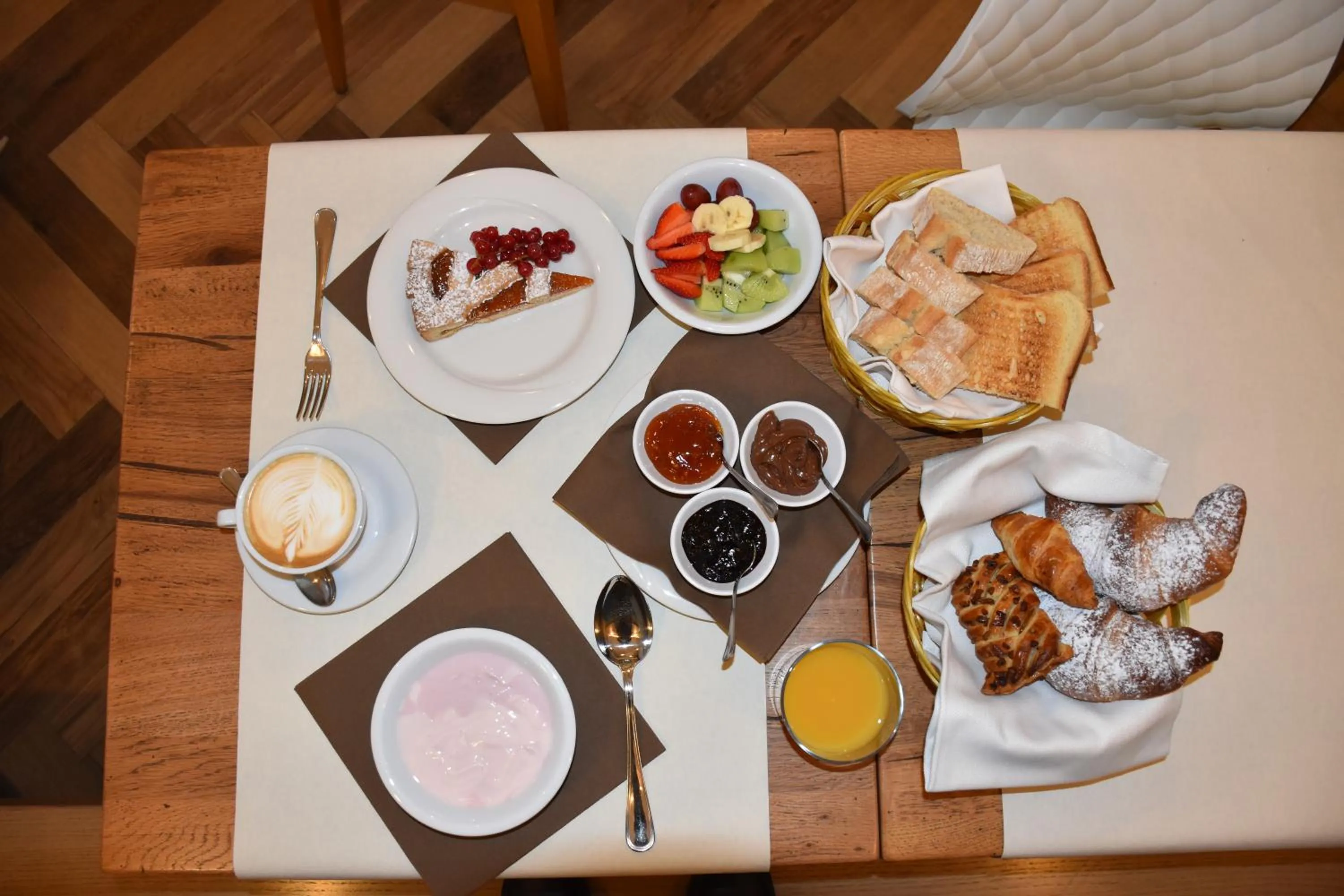 Food in Olimpia Hotel & Aparthotel