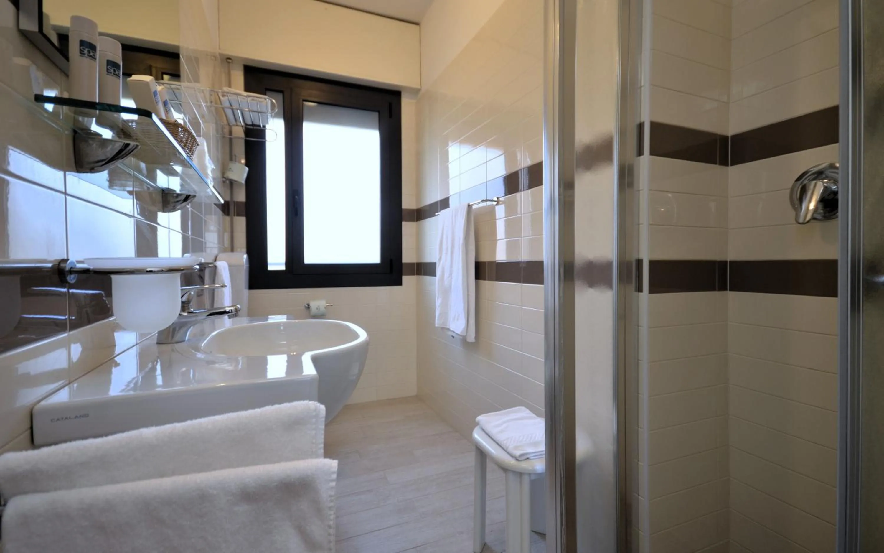 Shower in Olimpia Hotel & Aparthotel