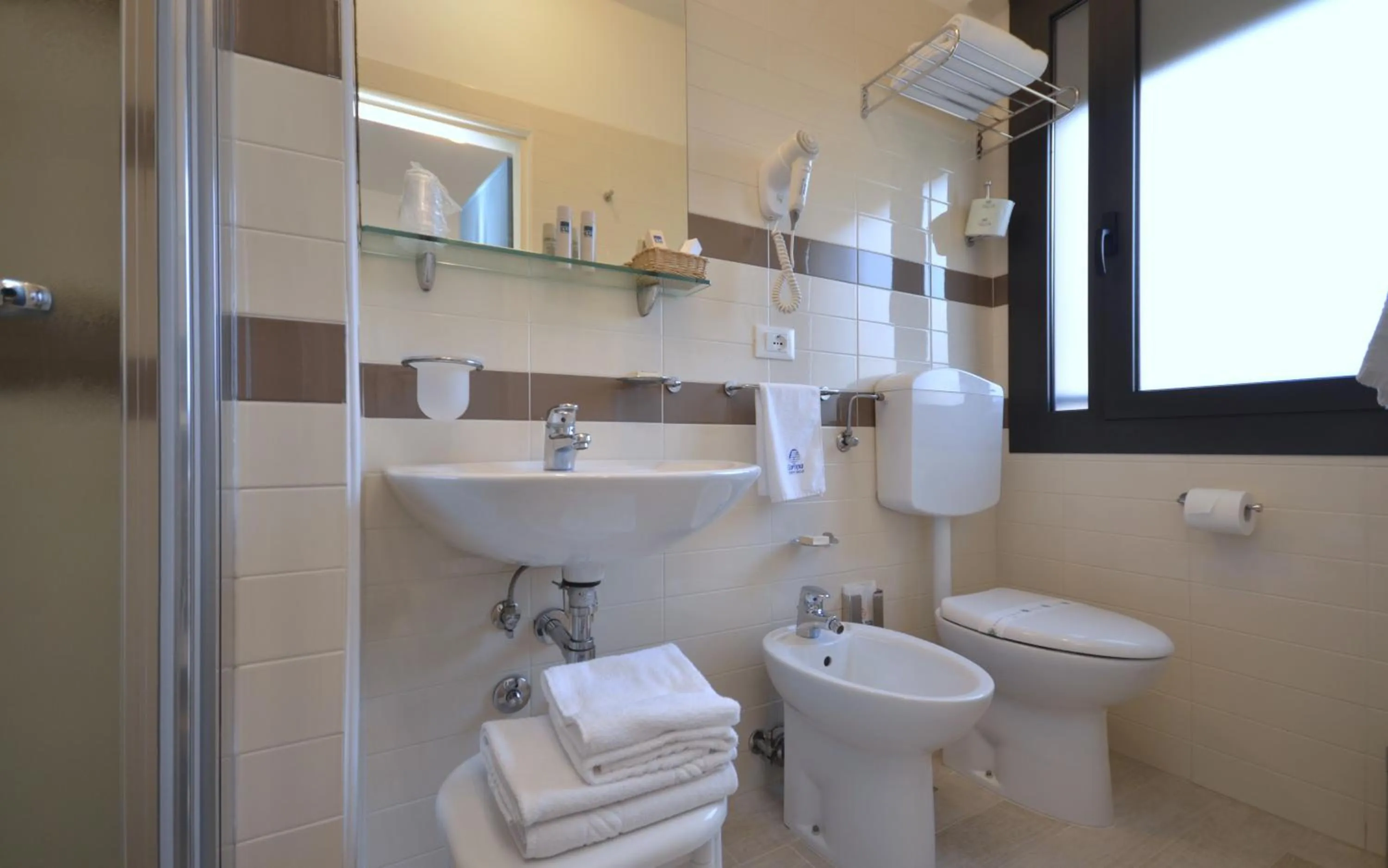 Shower in Olimpia Hotel & Aparthotel