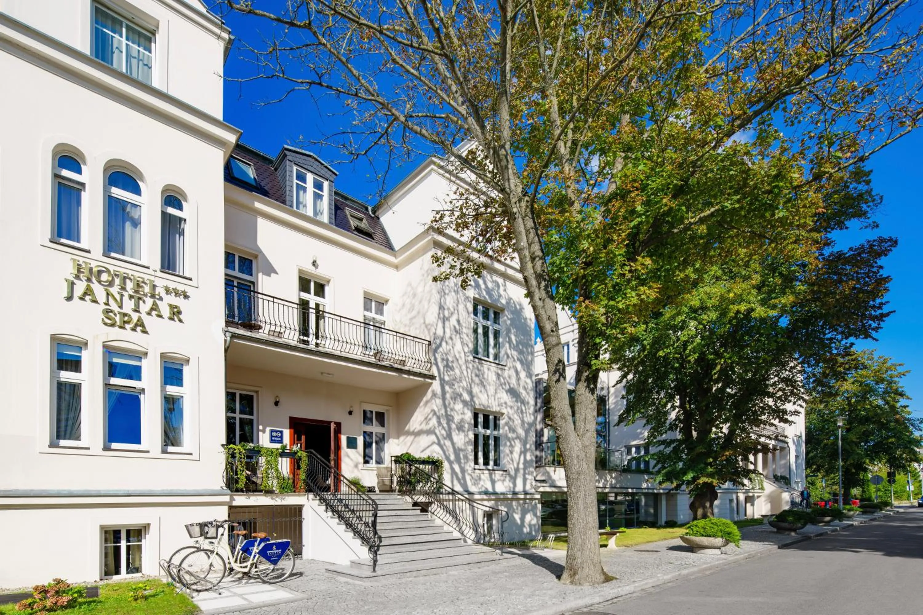 Property building in Jantar Hotel & SPA by Zdrojowa