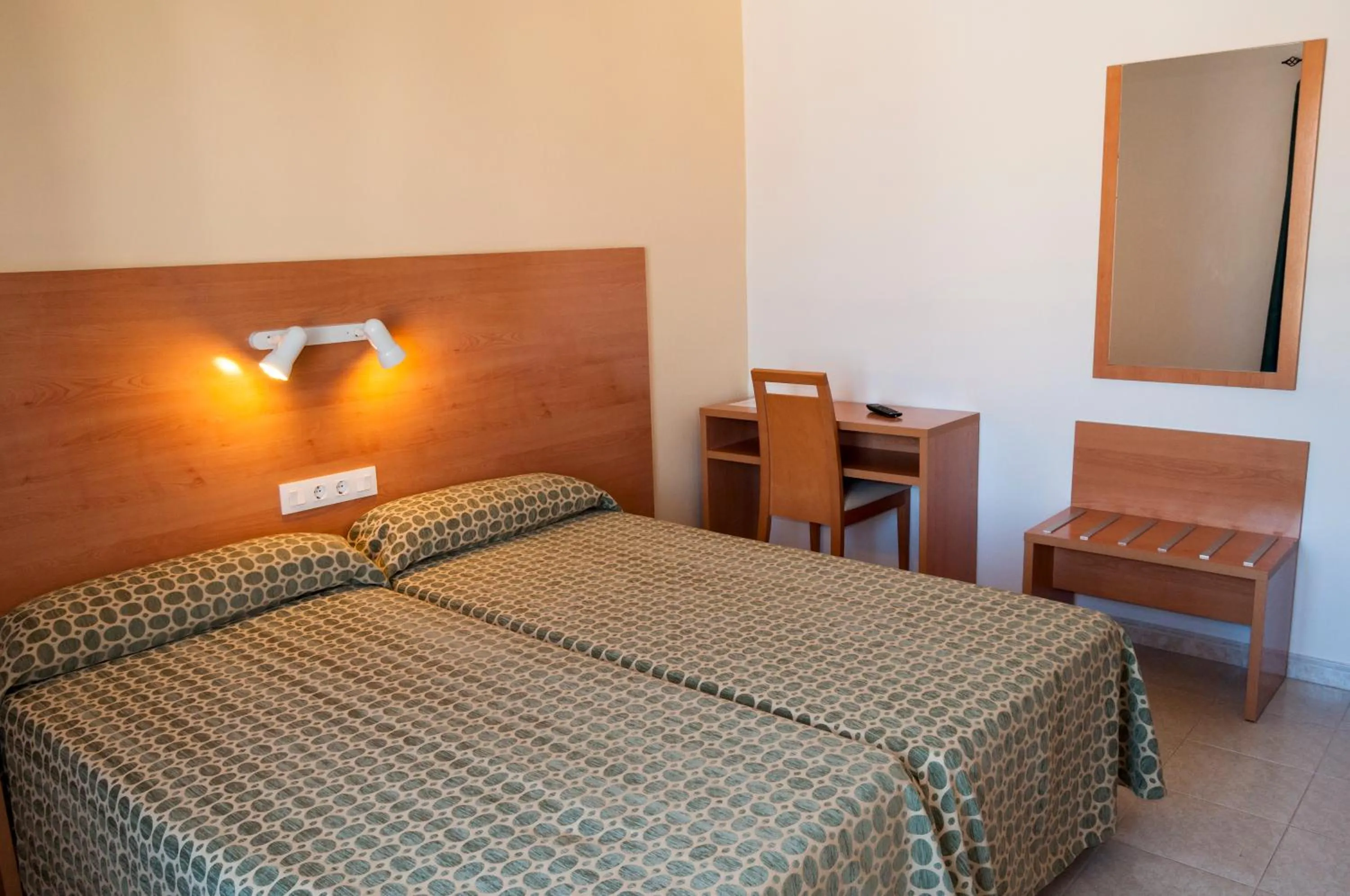 Bedroom, Bed in Hotel Madrid