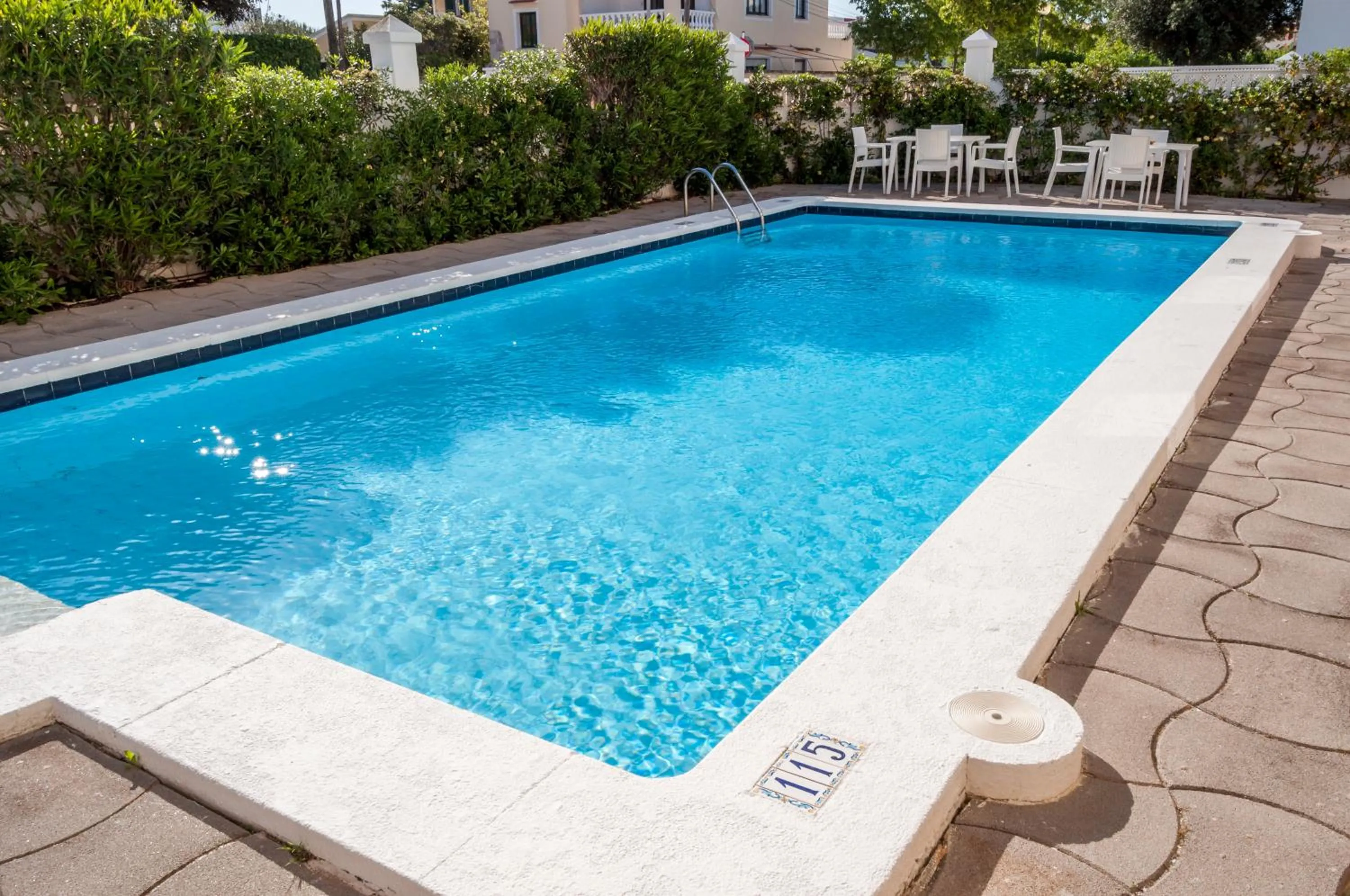 Swimming pool in Hotel Madrid