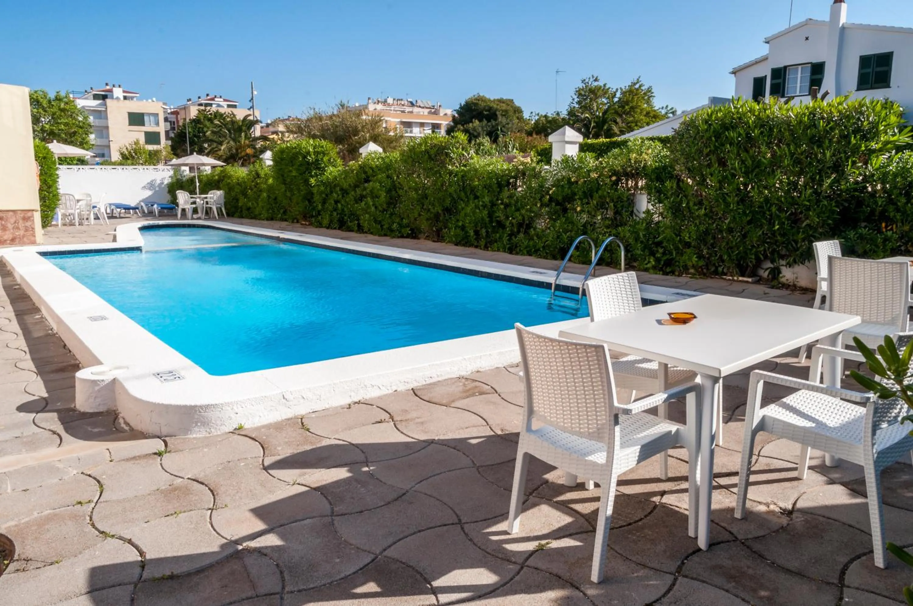 Swimming pool in Hotel Madrid