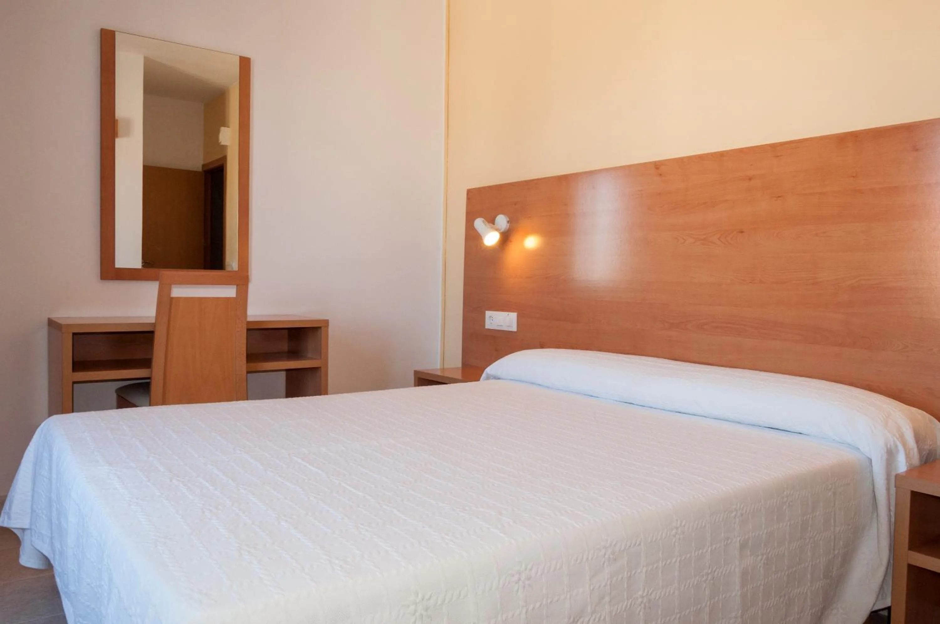 Bedroom, Bed in Hotel Madrid