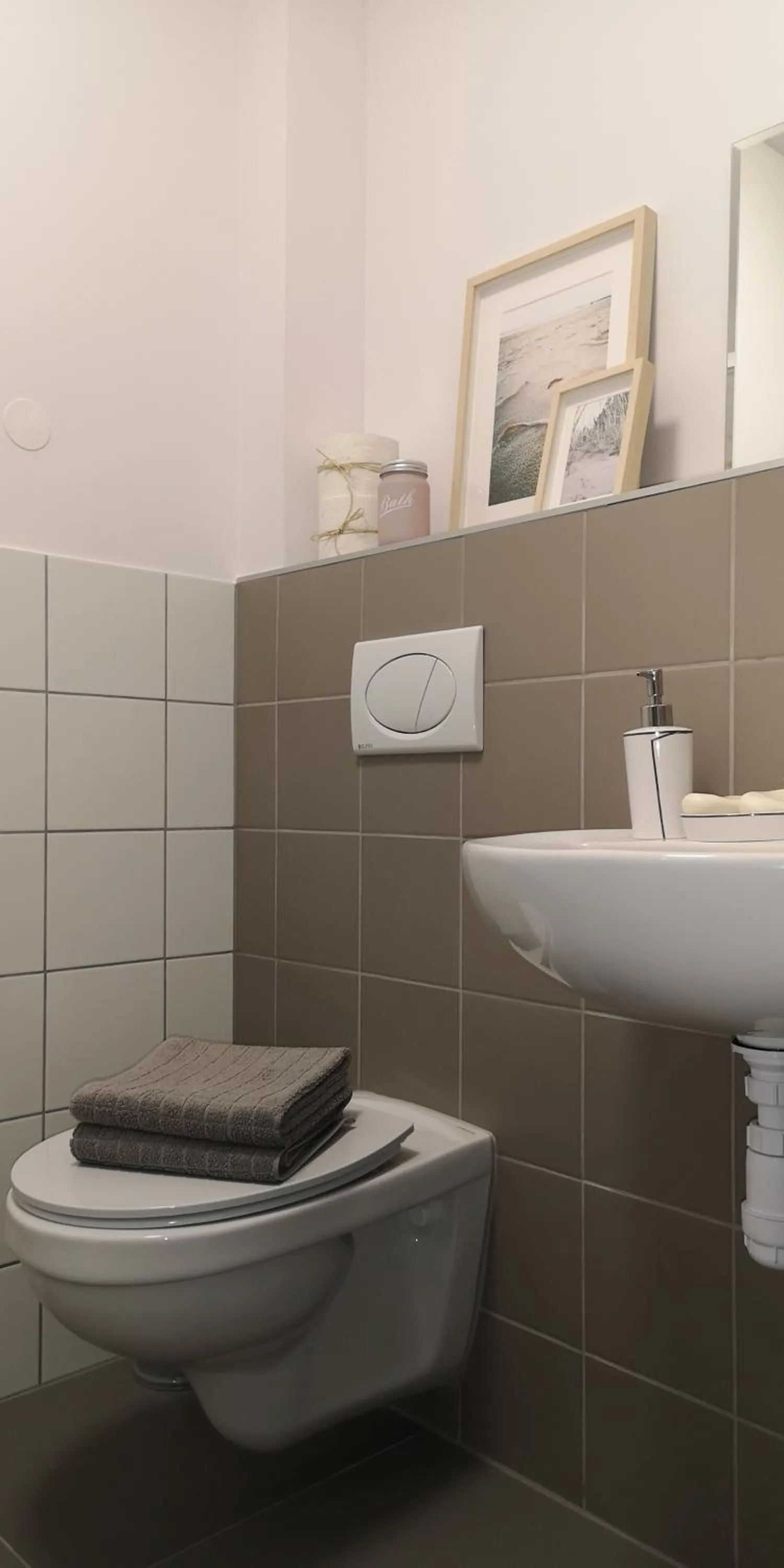 Toilet in Glam House Apartments