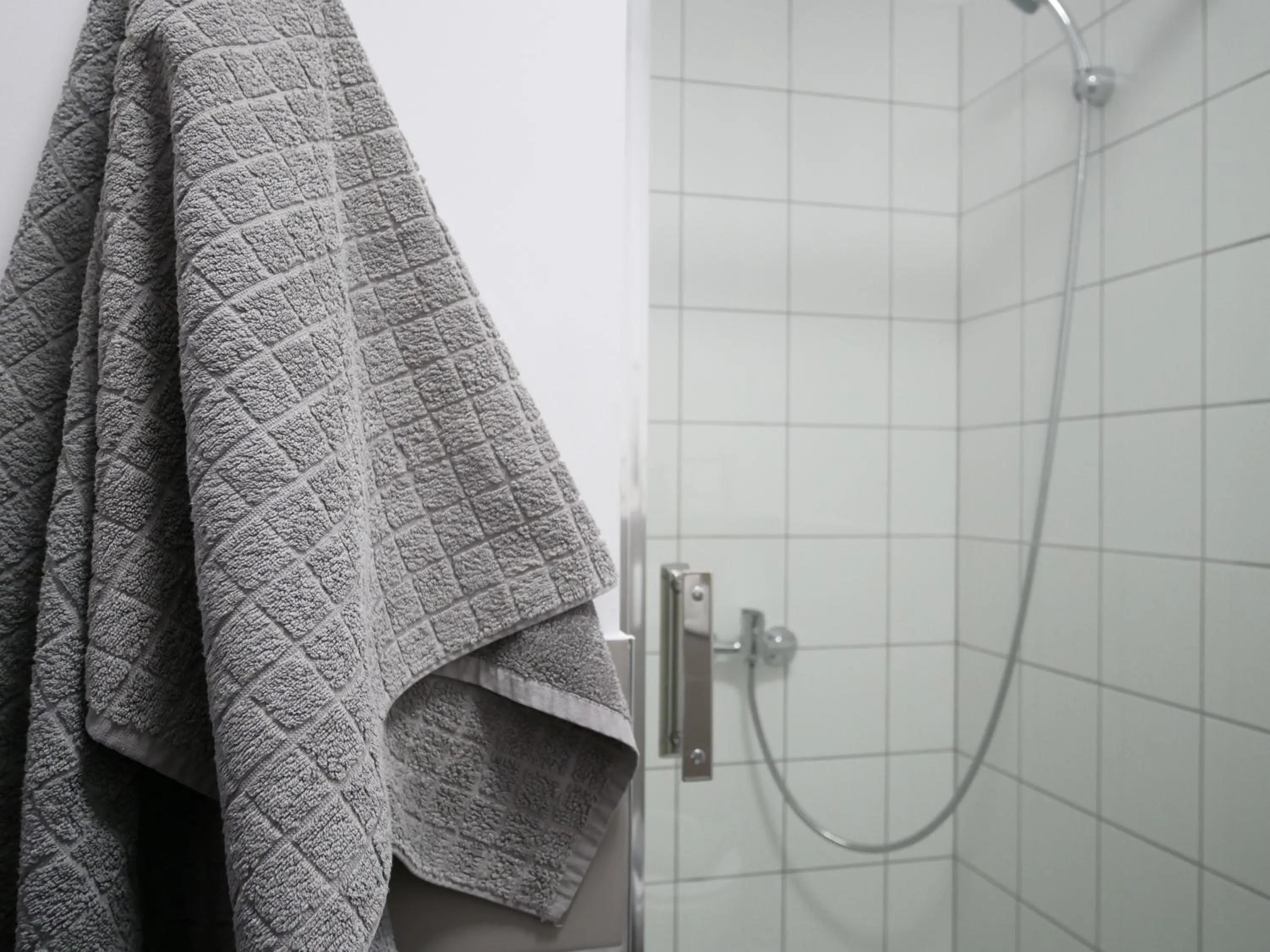 Shower in Glam House Apartments