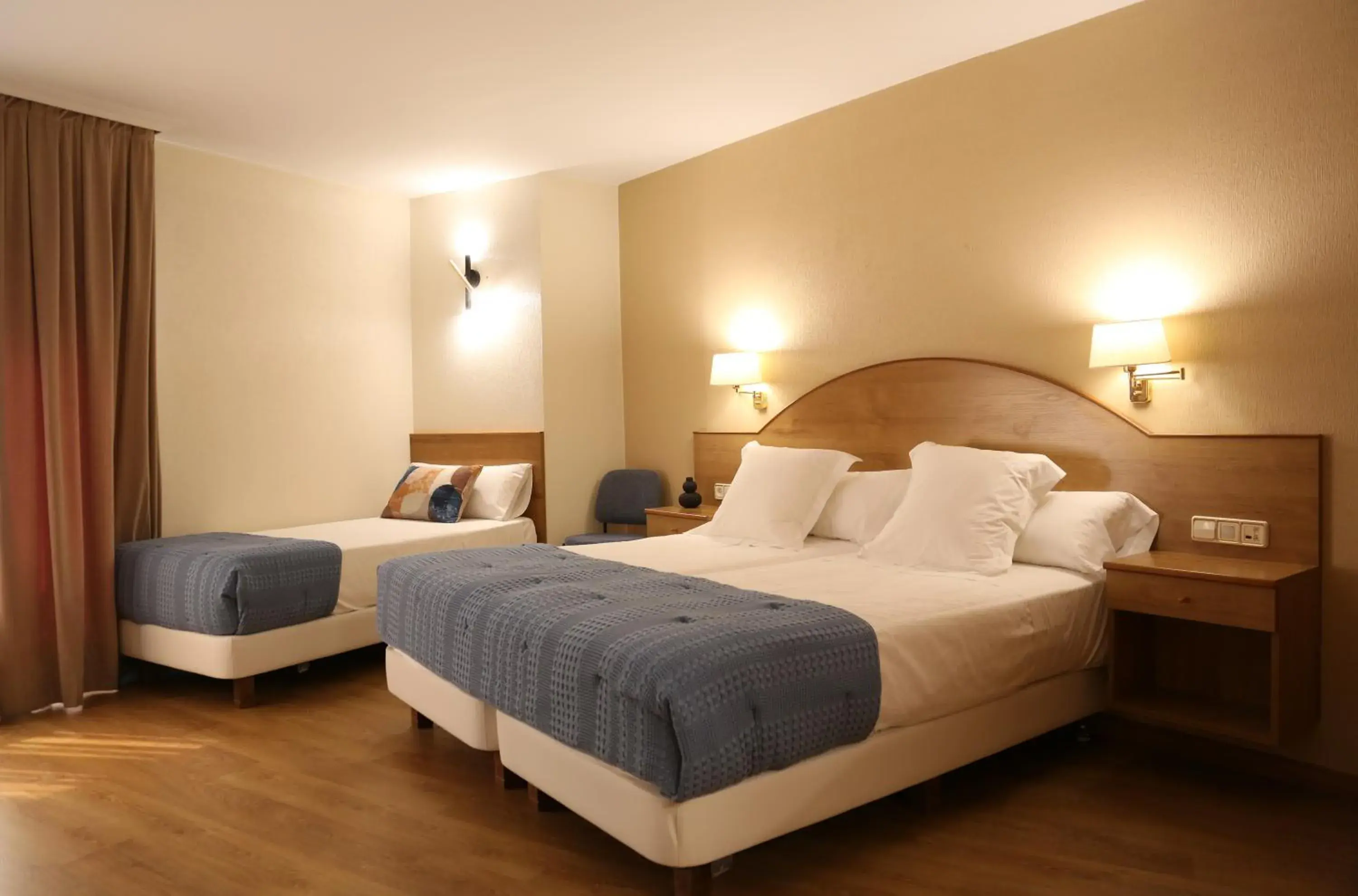 Standard Quadruple Room in Hotel Maruxia *** Superior Standard Quadruple Room in Hotel Maruxia *** Superior