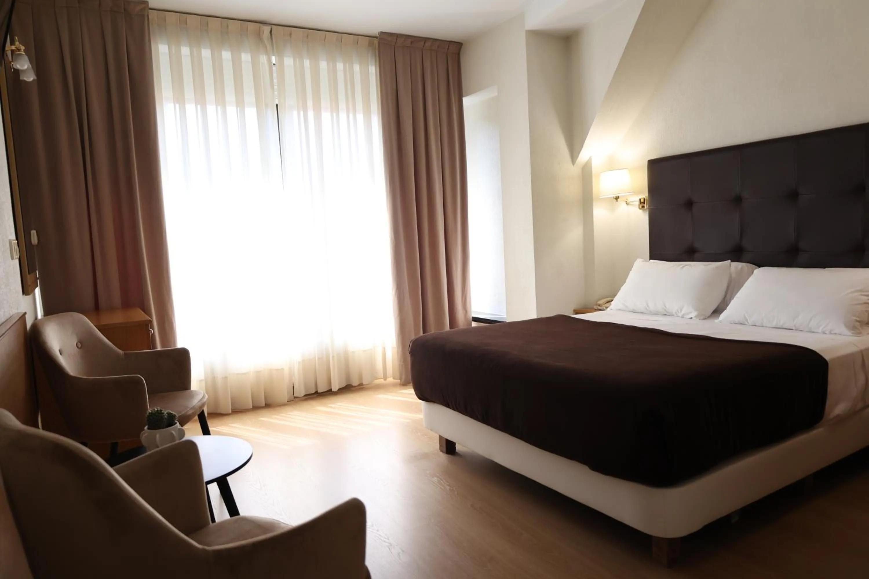 Photo of the whole room, Bed in Hotel Maruxia *** Superior