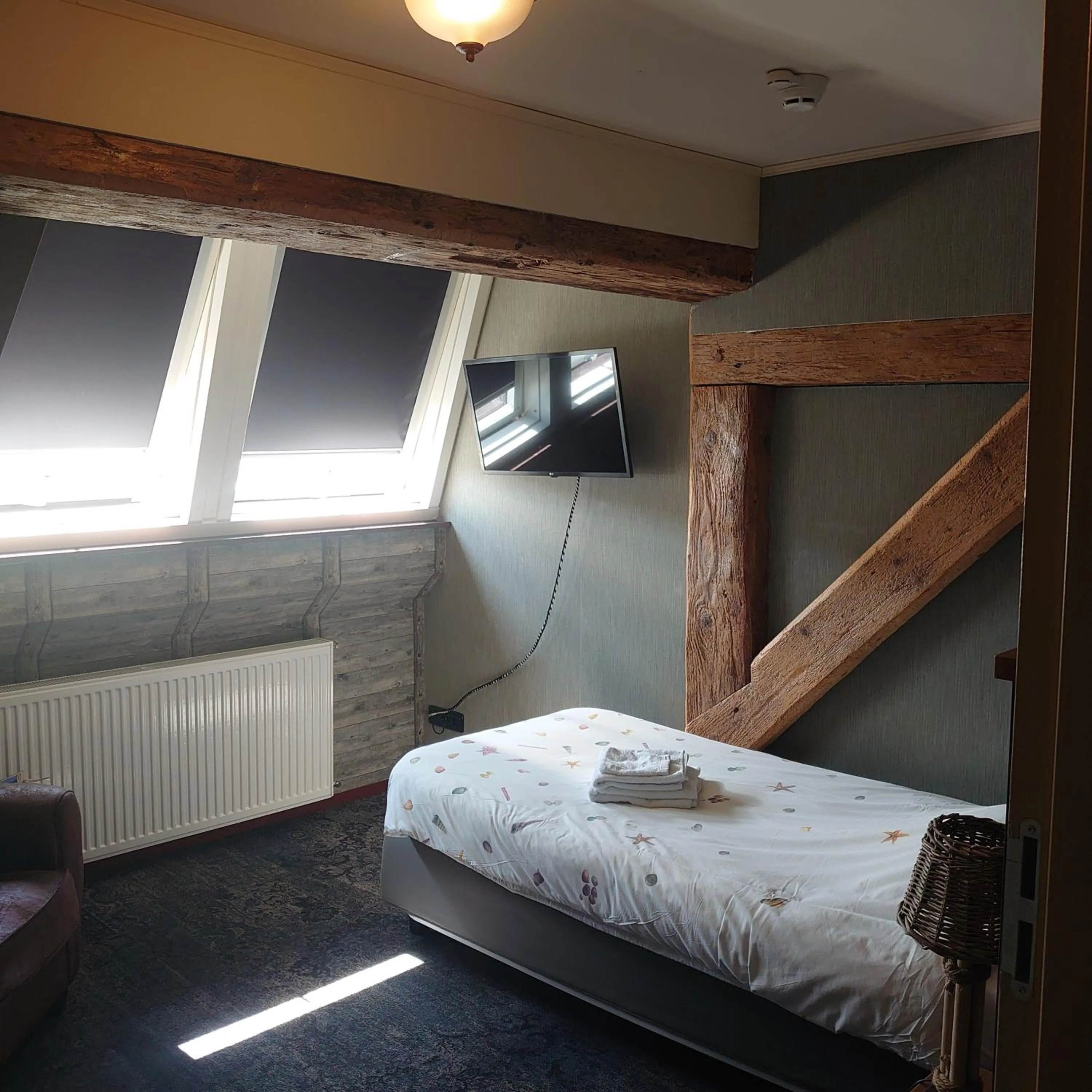 Photo of the whole room, Bed in De Cyprian Bed & Breakfast