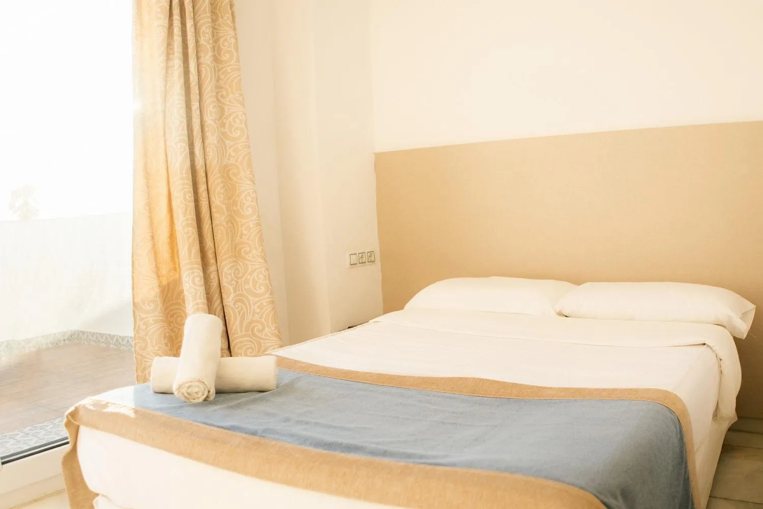 Bed in Hotel Playa Conil - Beachfront Studios & Suites