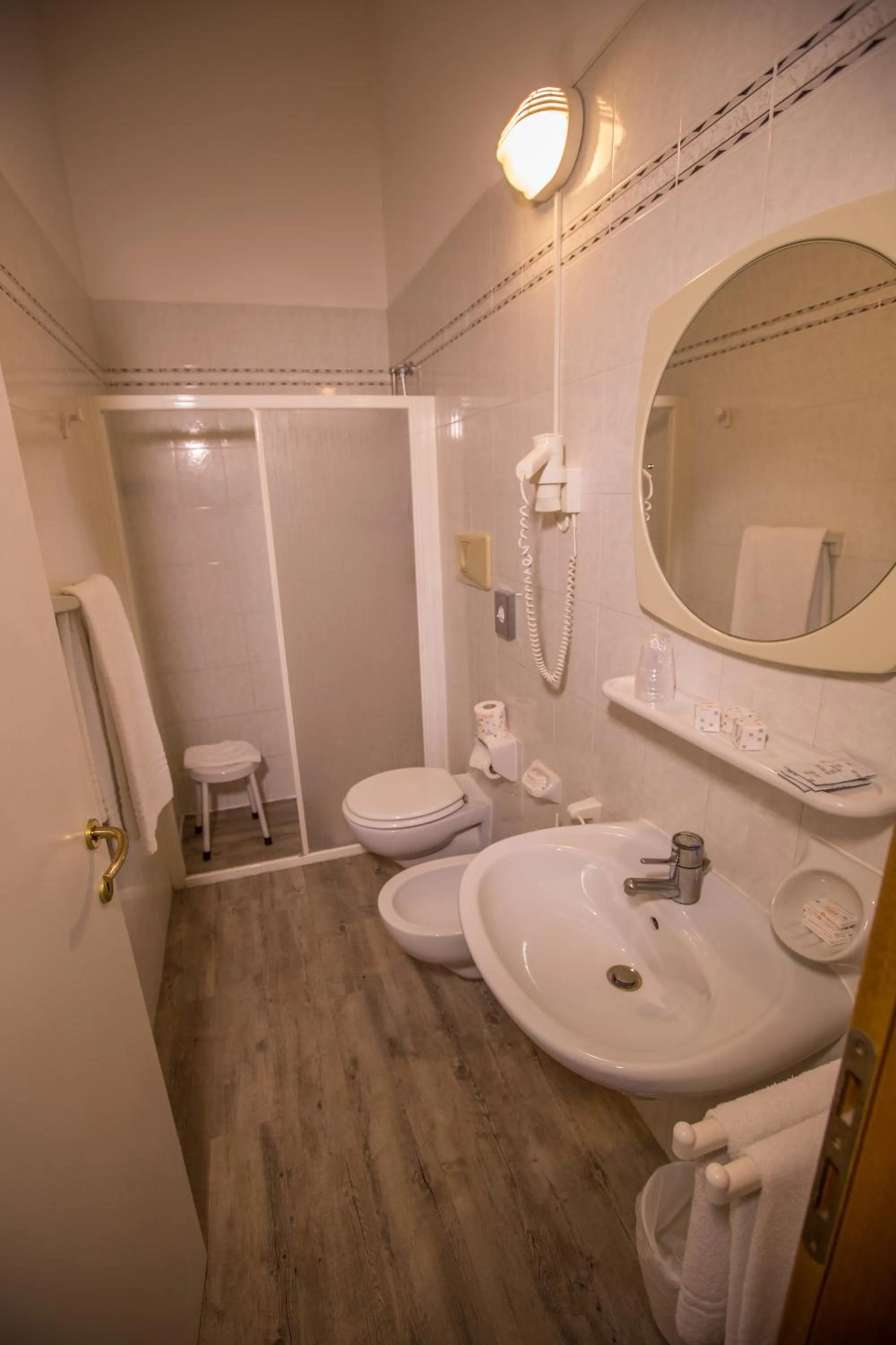 Shower in Hotel Rossi