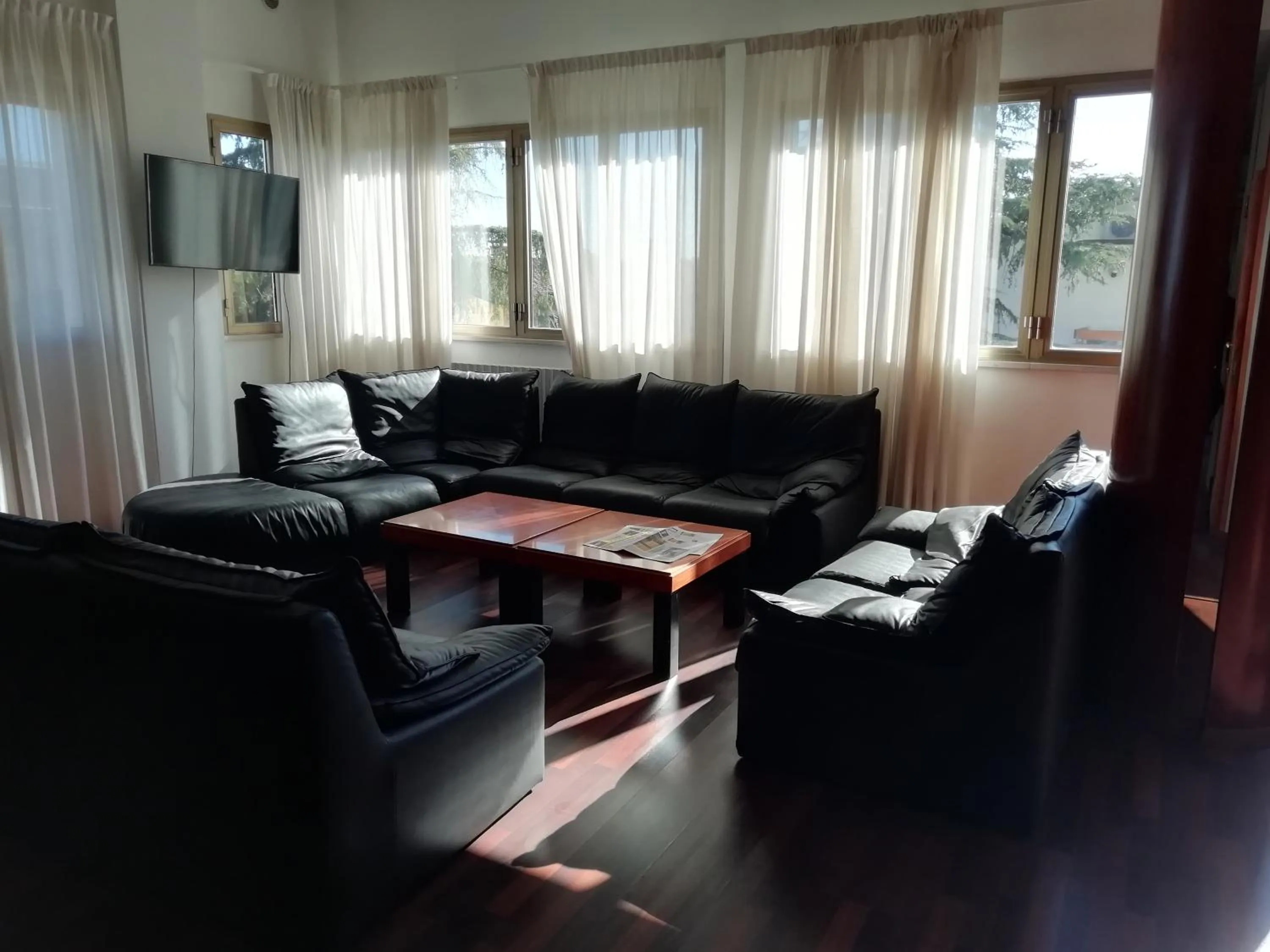 Communal lounge/ TV room in Hotel Rossi