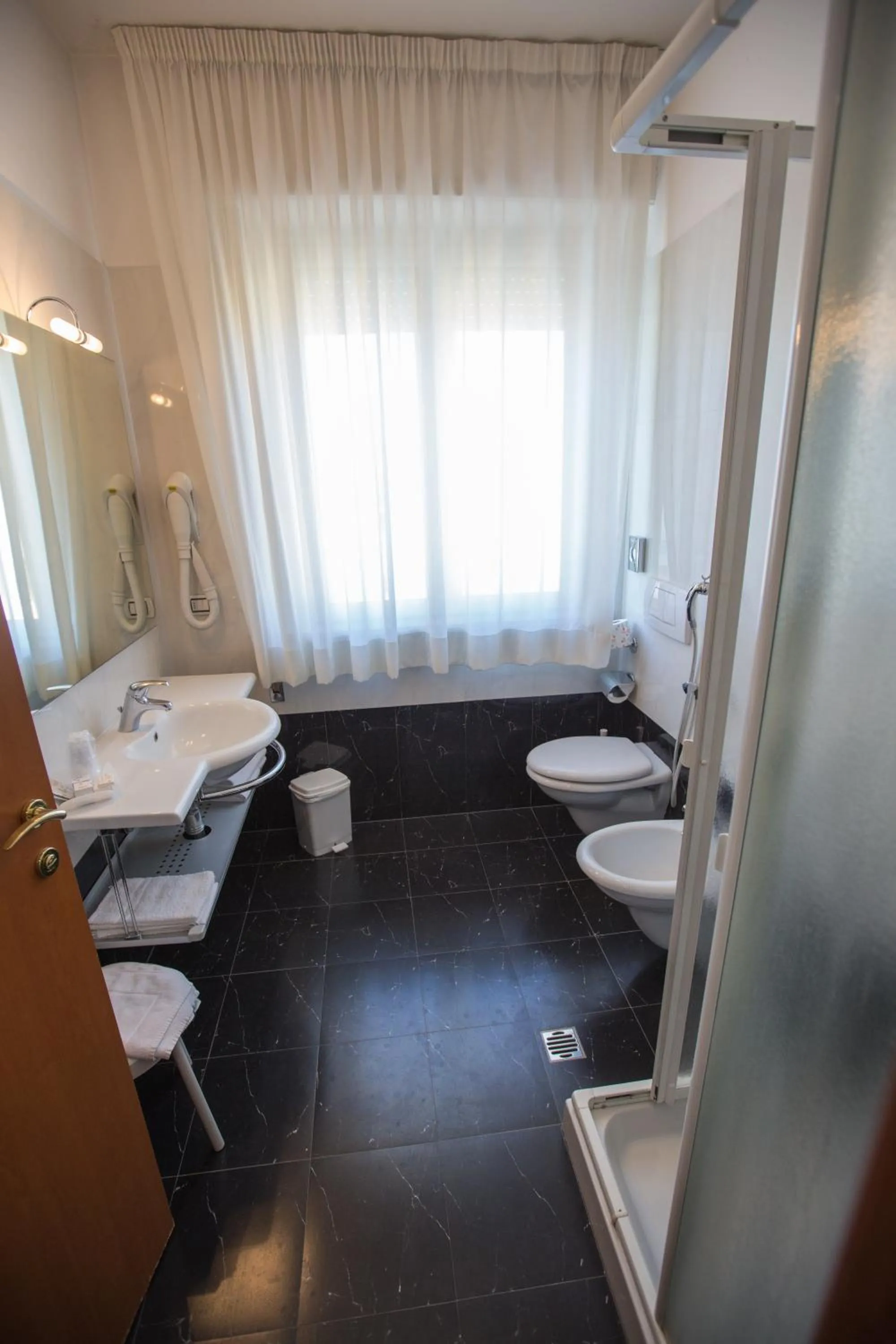 Shower, Bed in Hotel Rossi