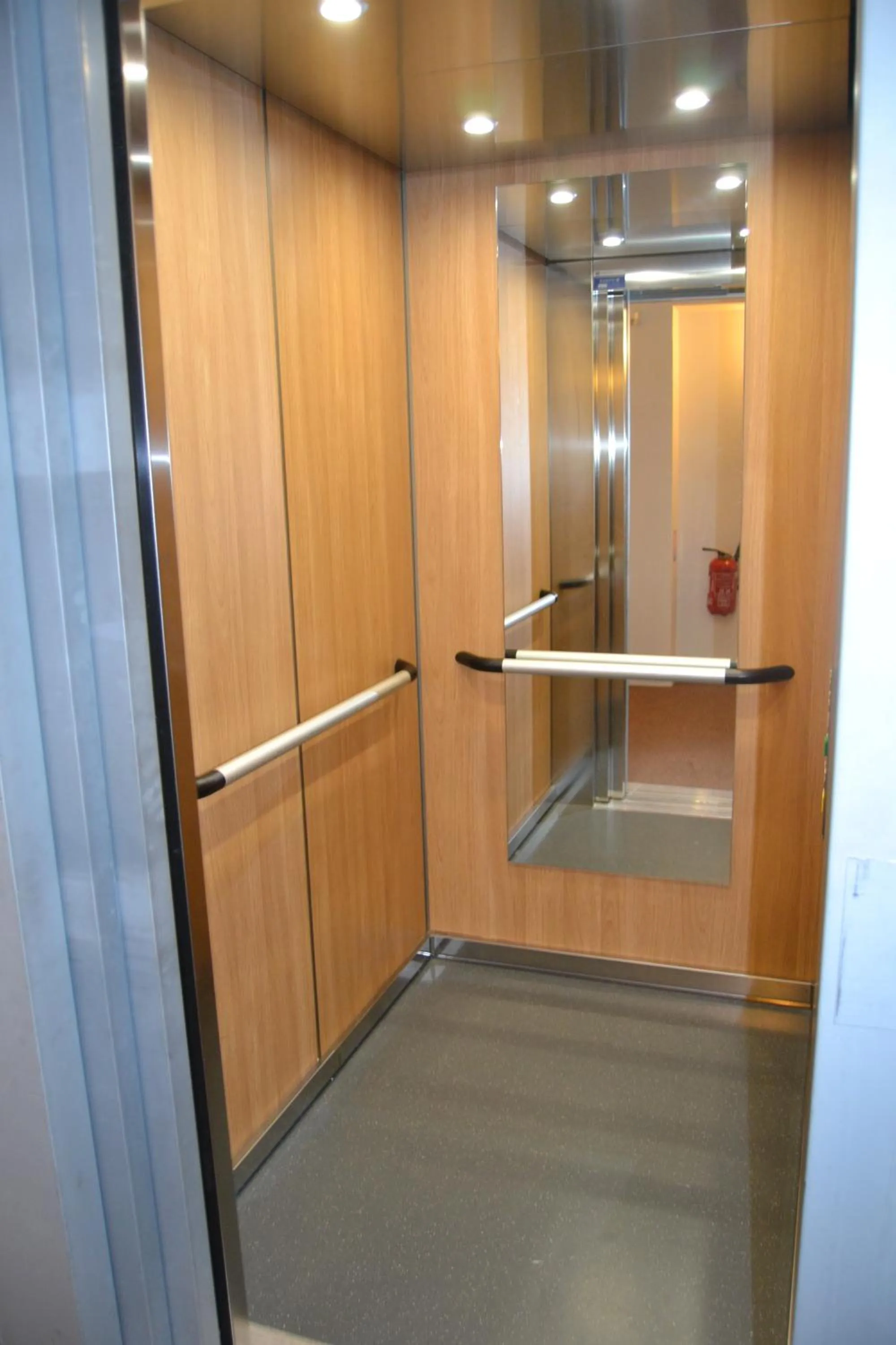 elevator in Hostellerie De La Poste