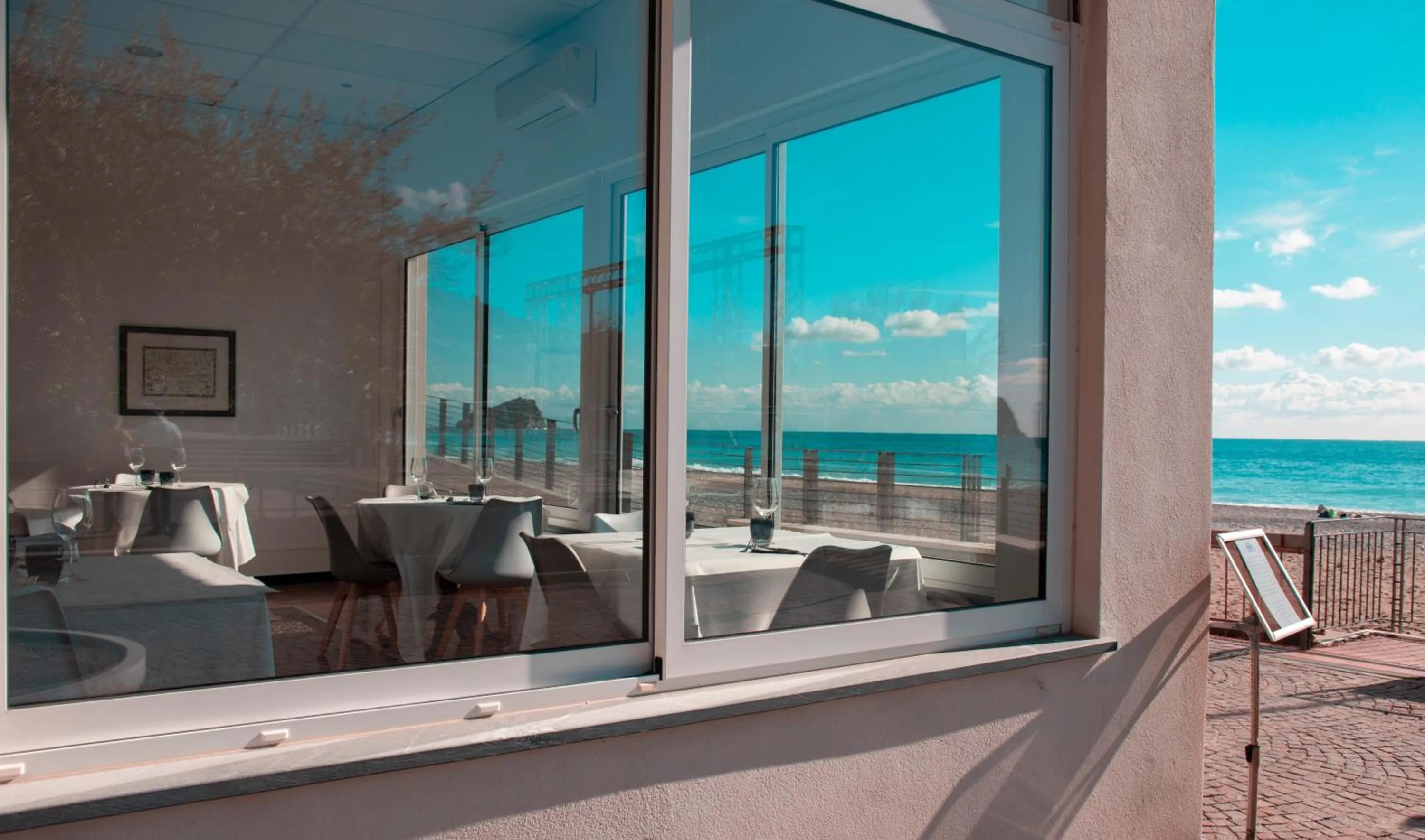 Restaurant/places to eat in Hotel Ligure