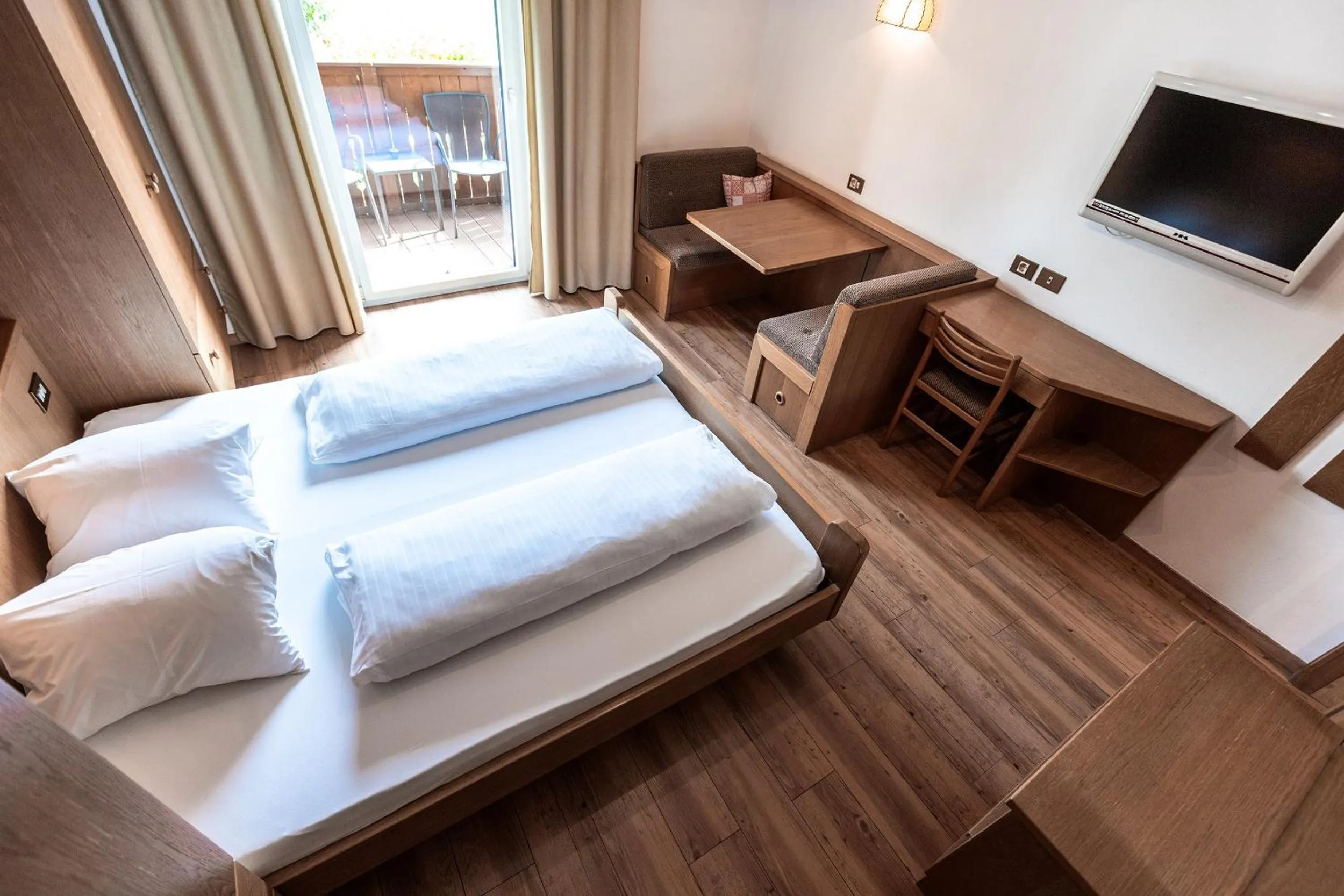 Photo of the whole room in Hotel Zum Löwen - Al Leone