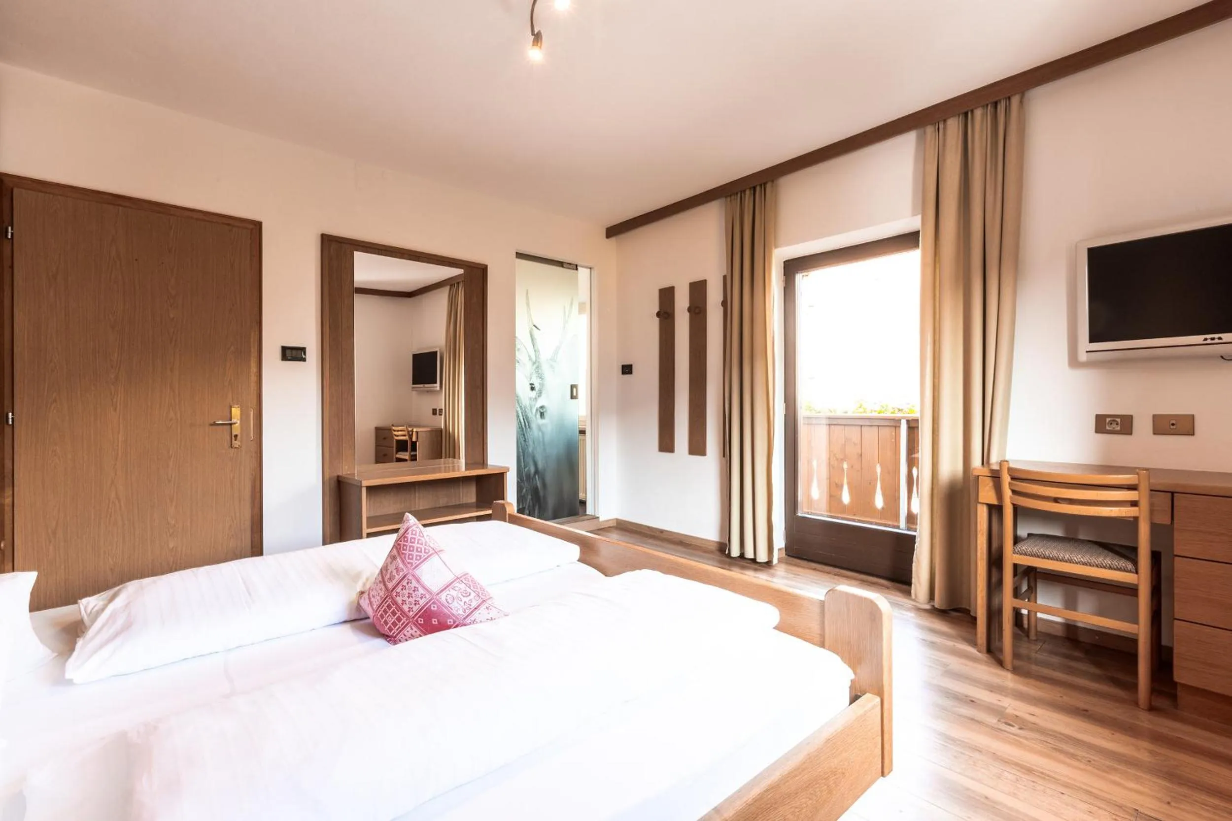 Photo of the whole room in Hotel Zum Löwen - Al Leone