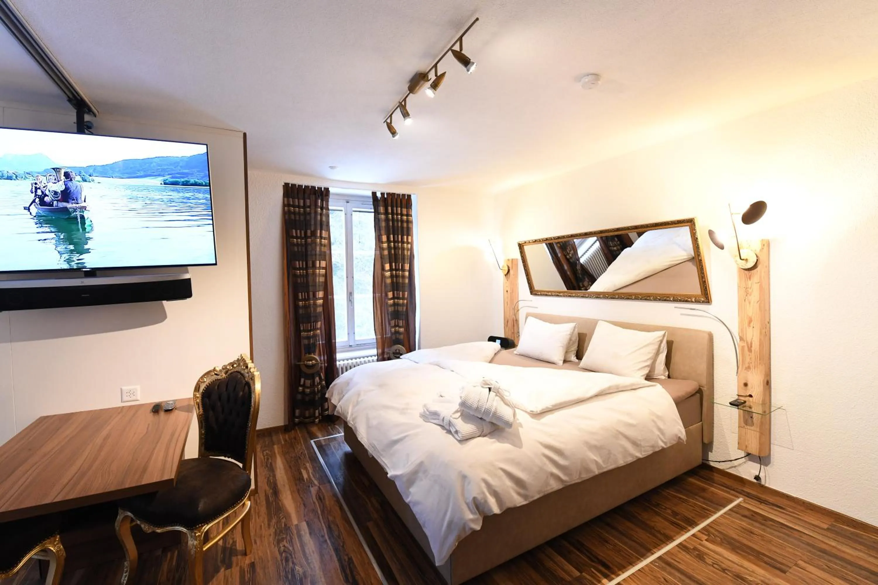 Bed in Hotel Krone Sihlbrugg