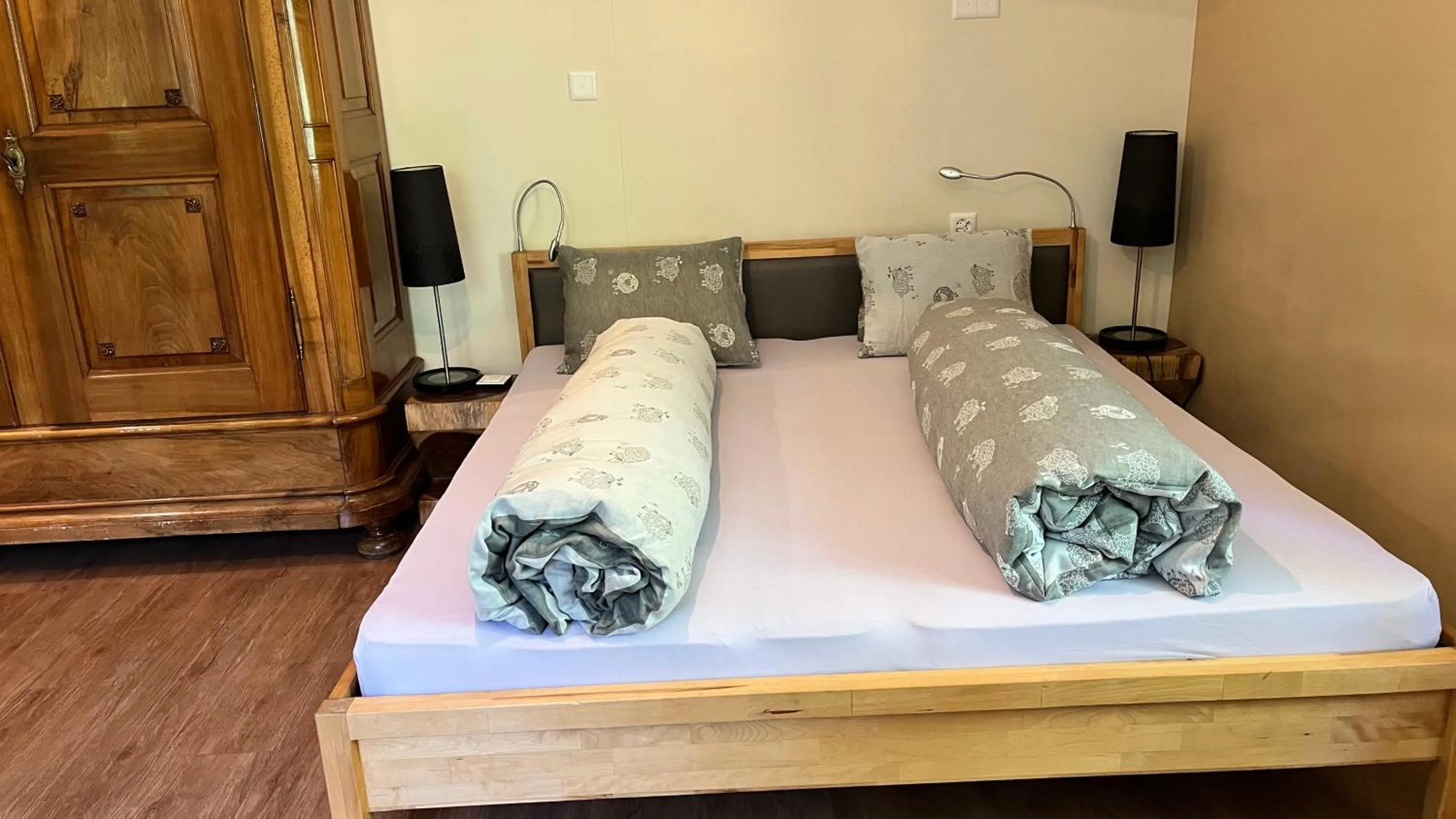 Bed in Hotel Krone Sihlbrugg